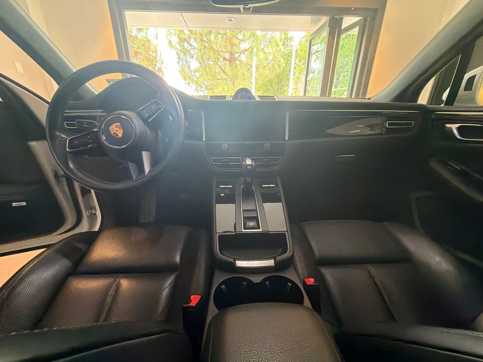 2024 Porsche Macan Base — full photo 10 of 10