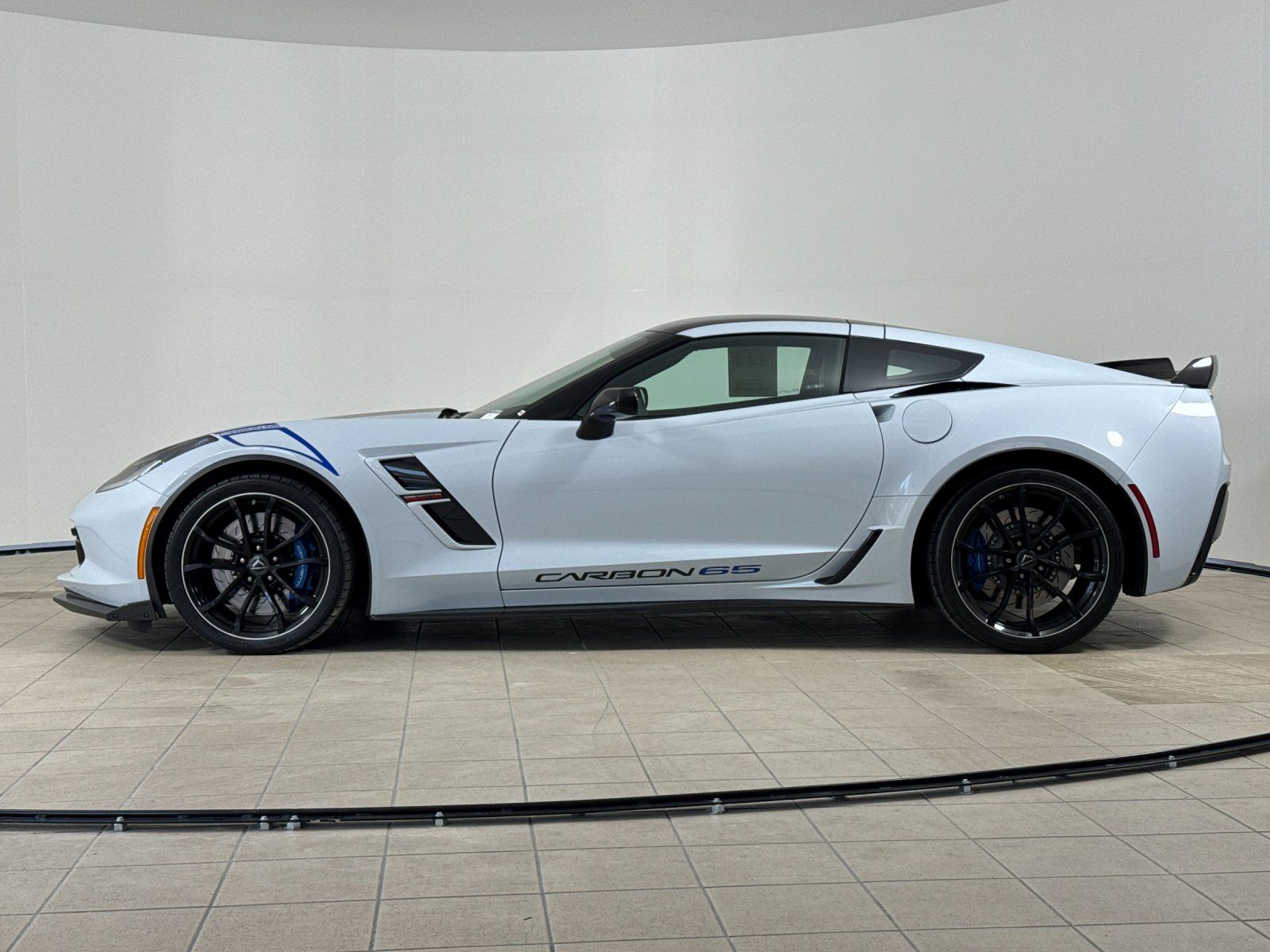 2018 Chevrolet Corvette Grand Sport — full photo 2 of 26