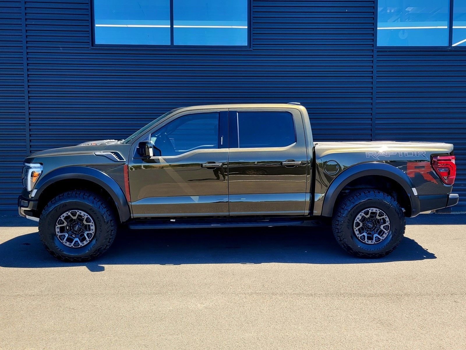 2024 Ford F-150 Raptor — full photo 2 of 46