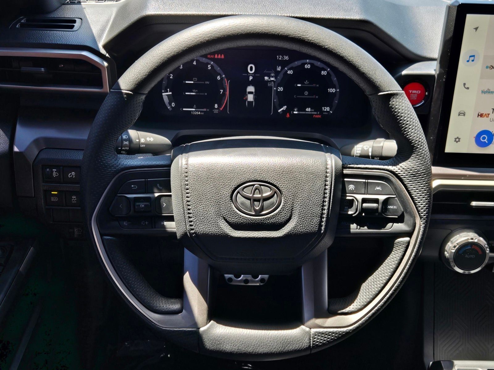 2025 Toyota Tacoma TRD Sport — full photo 14 of 28
