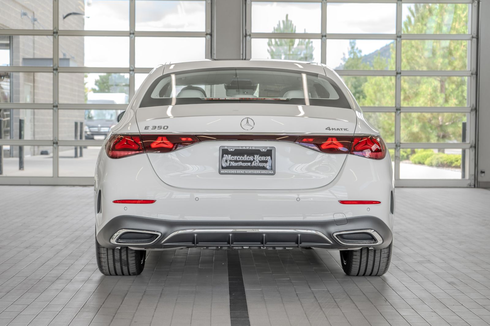 2026 Mercedes-Benz E-Class E 350 — foto completa 14 de 36