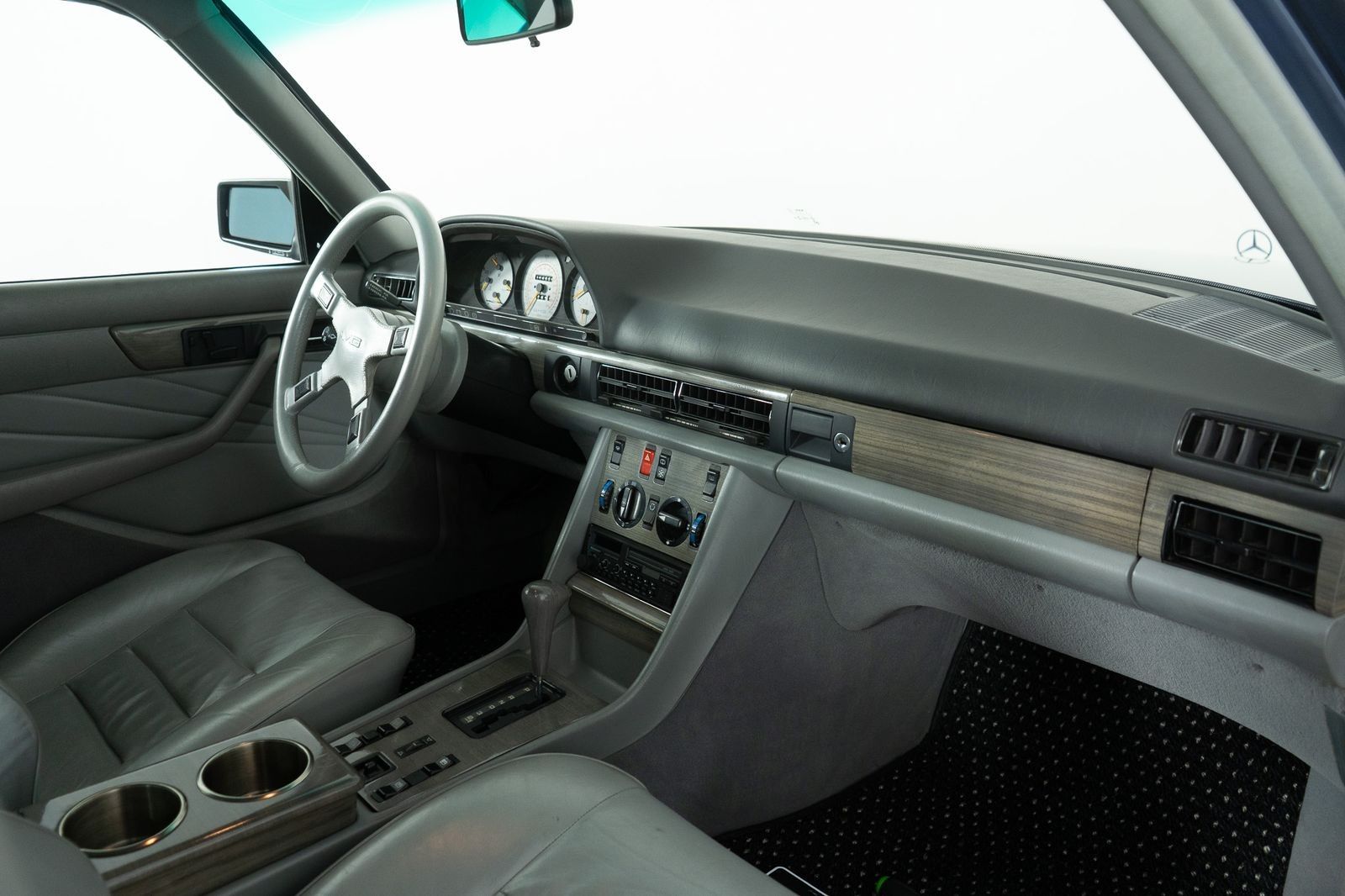 1984 Mercedes-Benz 500-Class 500 SEL — full photo 37 of 58