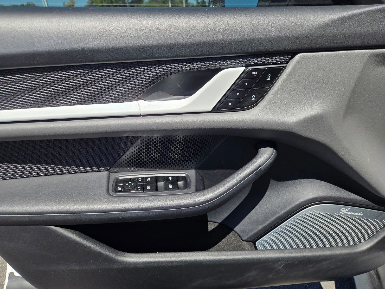 2021 Porsche Taycan Turbo — foto completa 19 de 27