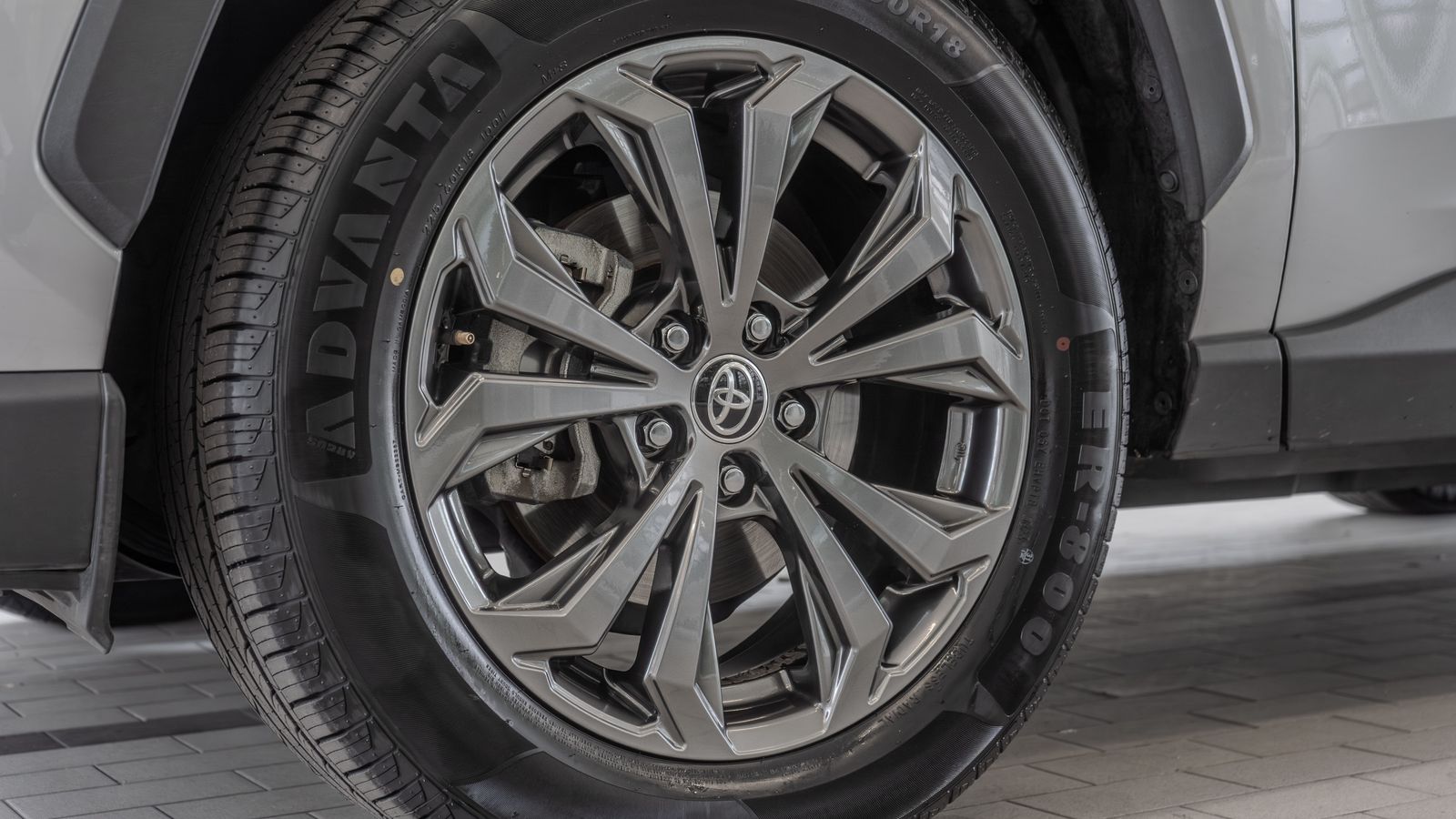 2024 Toyota RAV4 Hybrid Limited — full photo 31 of 35