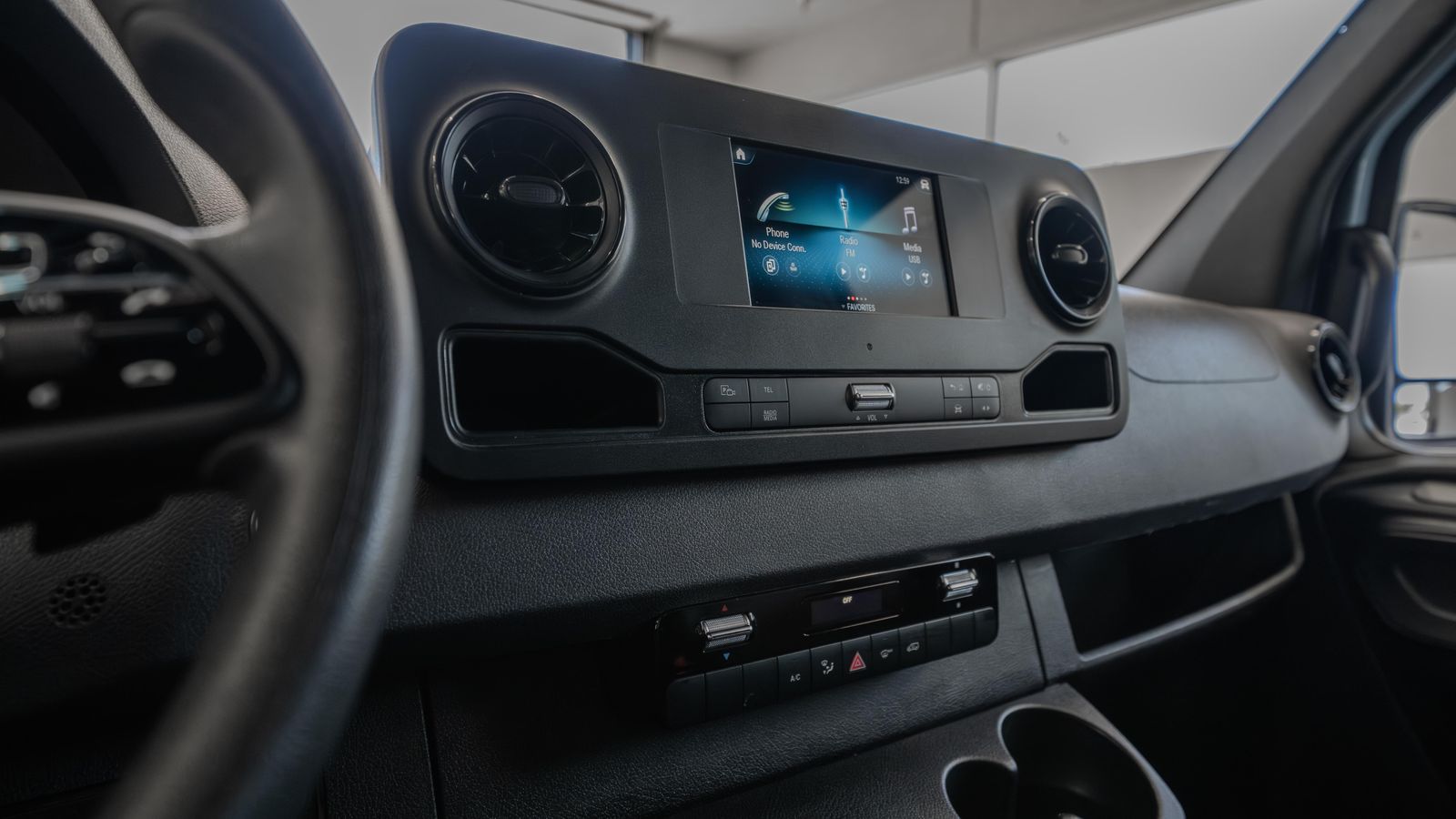 2023 Mercedes-Benz Sprinter 2500 Cargo 144 WB — full photo 33 of 34
