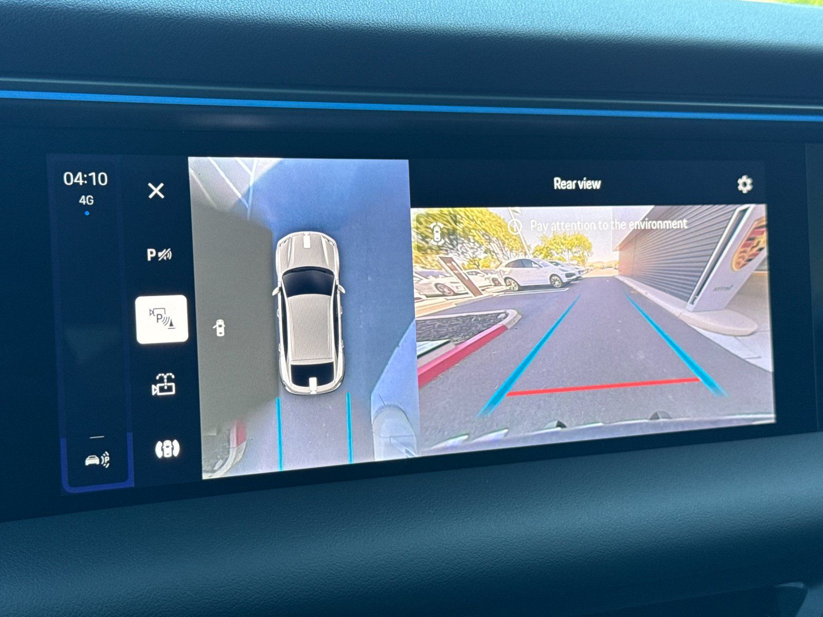 2025 Porsche Macan Electric 4 — full photo 19 of 28