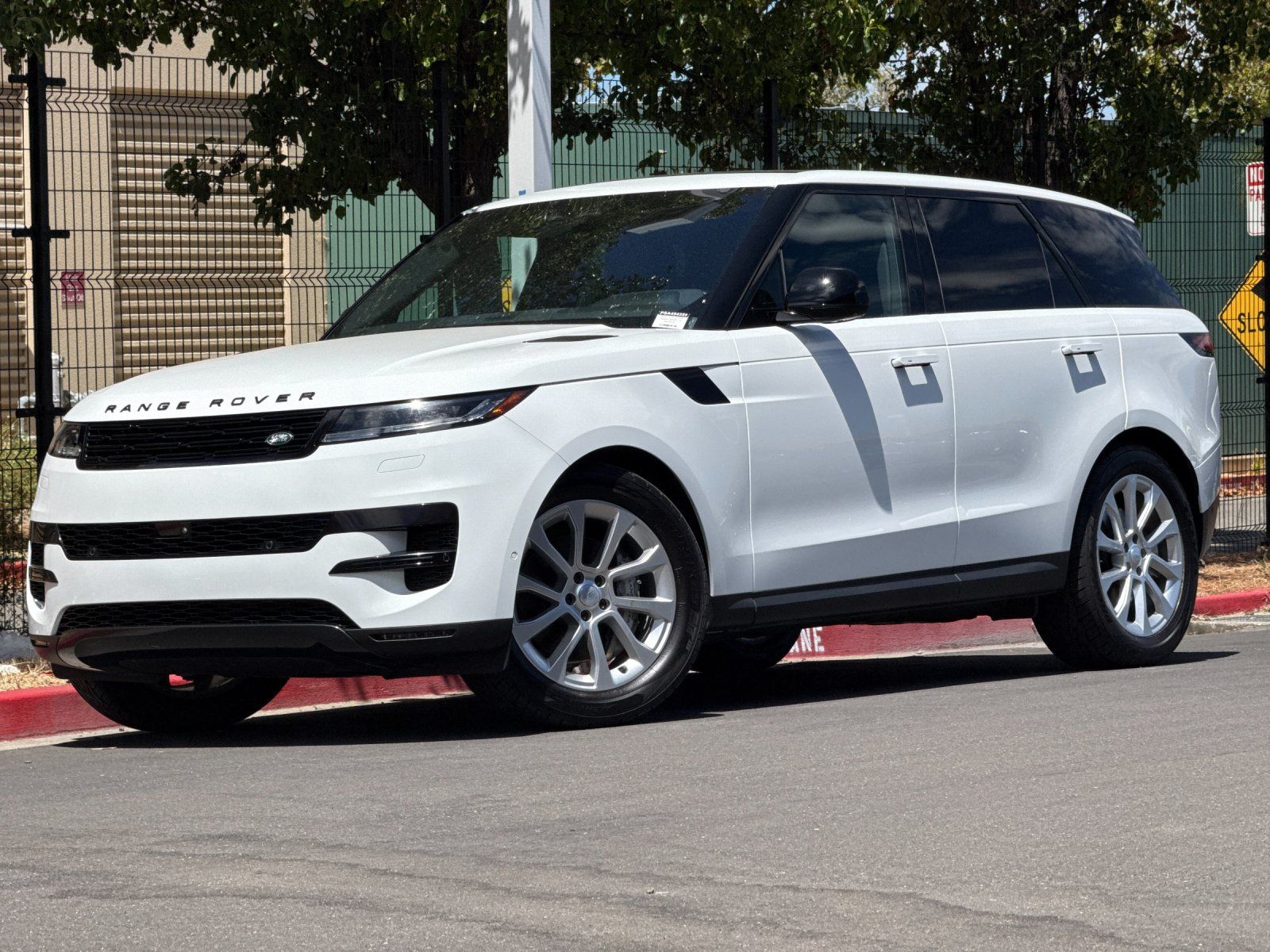 2025 Land Rover Range Rover Sport SE — full photo 1 of 29