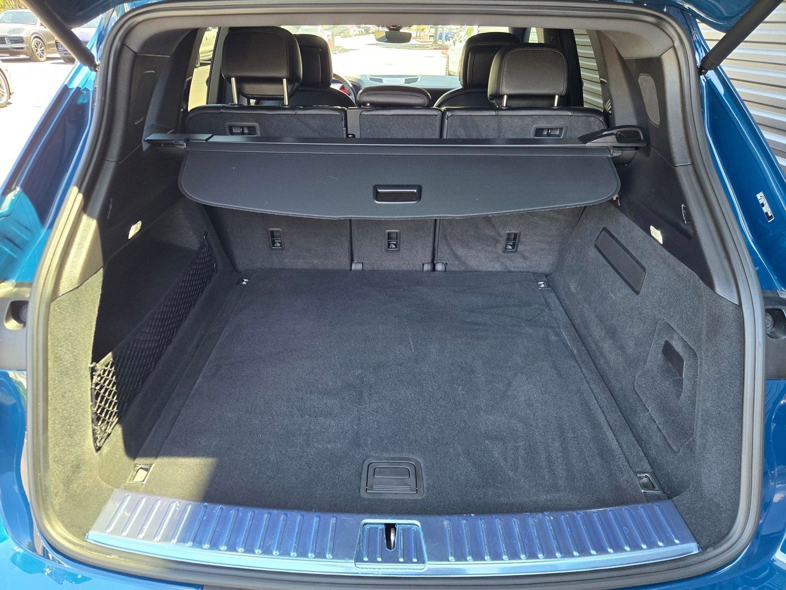 2025 Porsche Cayenne Base — full photo 27 of 45