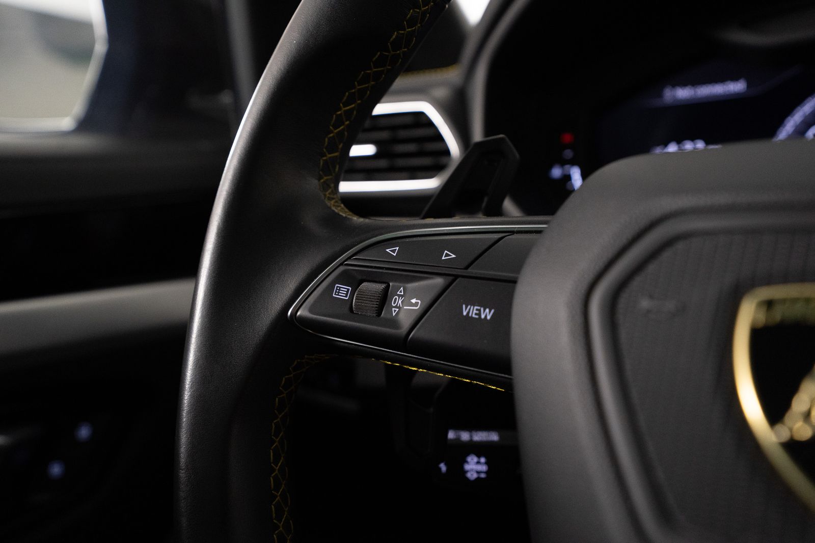 2020 Lamborghini Urus Base — full photo 36 of 53