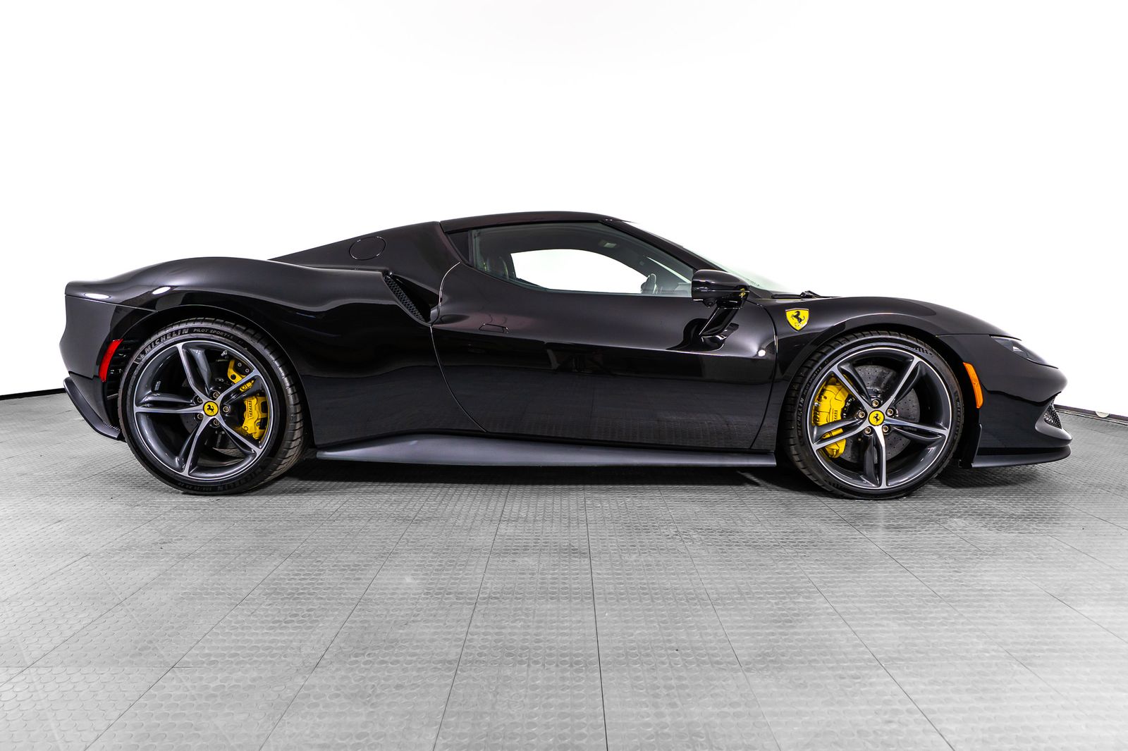 2024 Ferrari 296 GTB — foto completa 6 de 41
