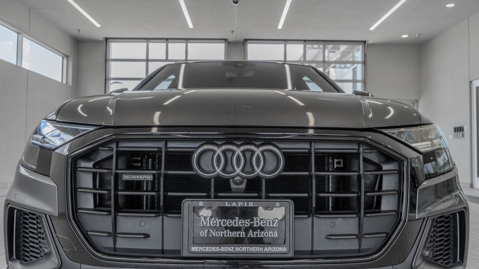 2020 Audi Q8 55 Premium Plus — foto completa 23 de 34