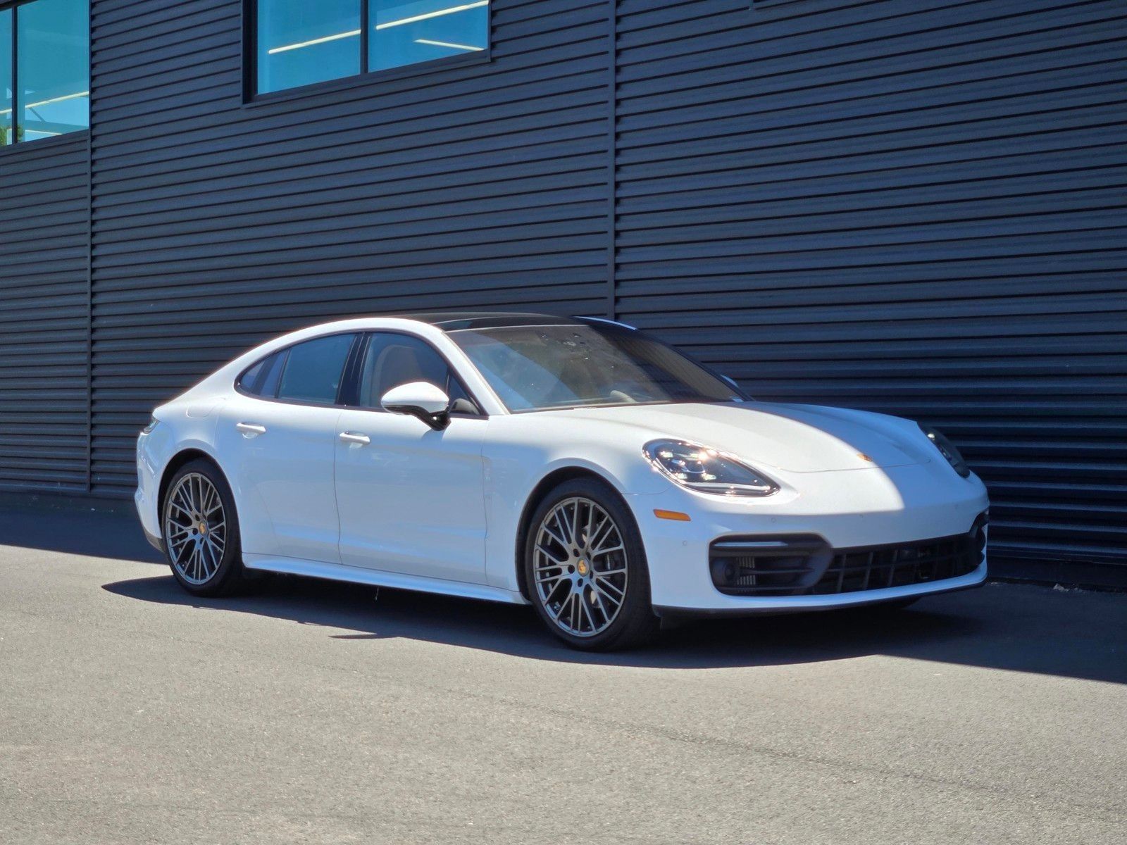 2023 Porsche Panamera 4 Platinum Edition — foto completa 9 de 27