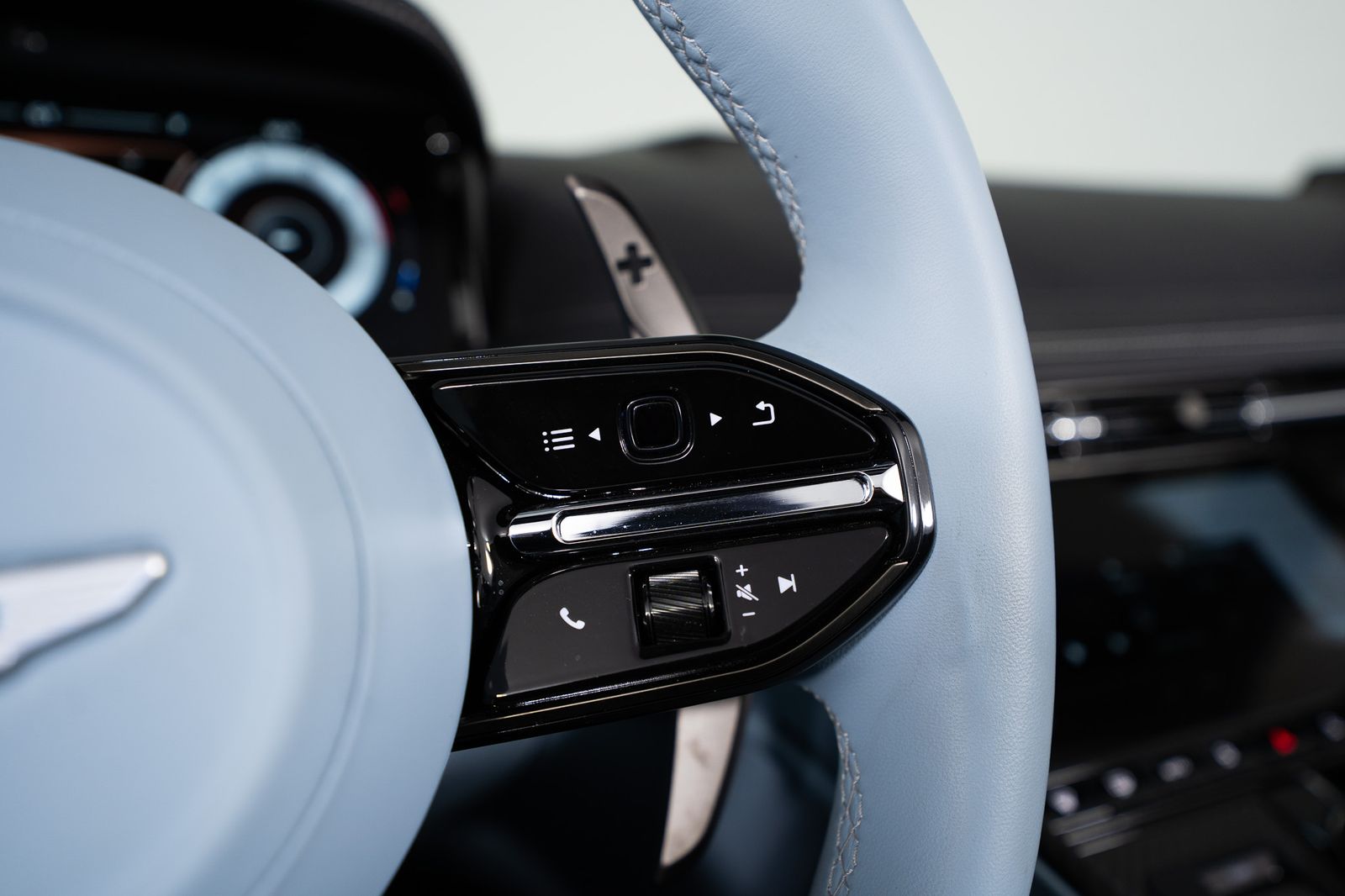 2024 Aston Martin DB12 Volante — full photo 10 of 55