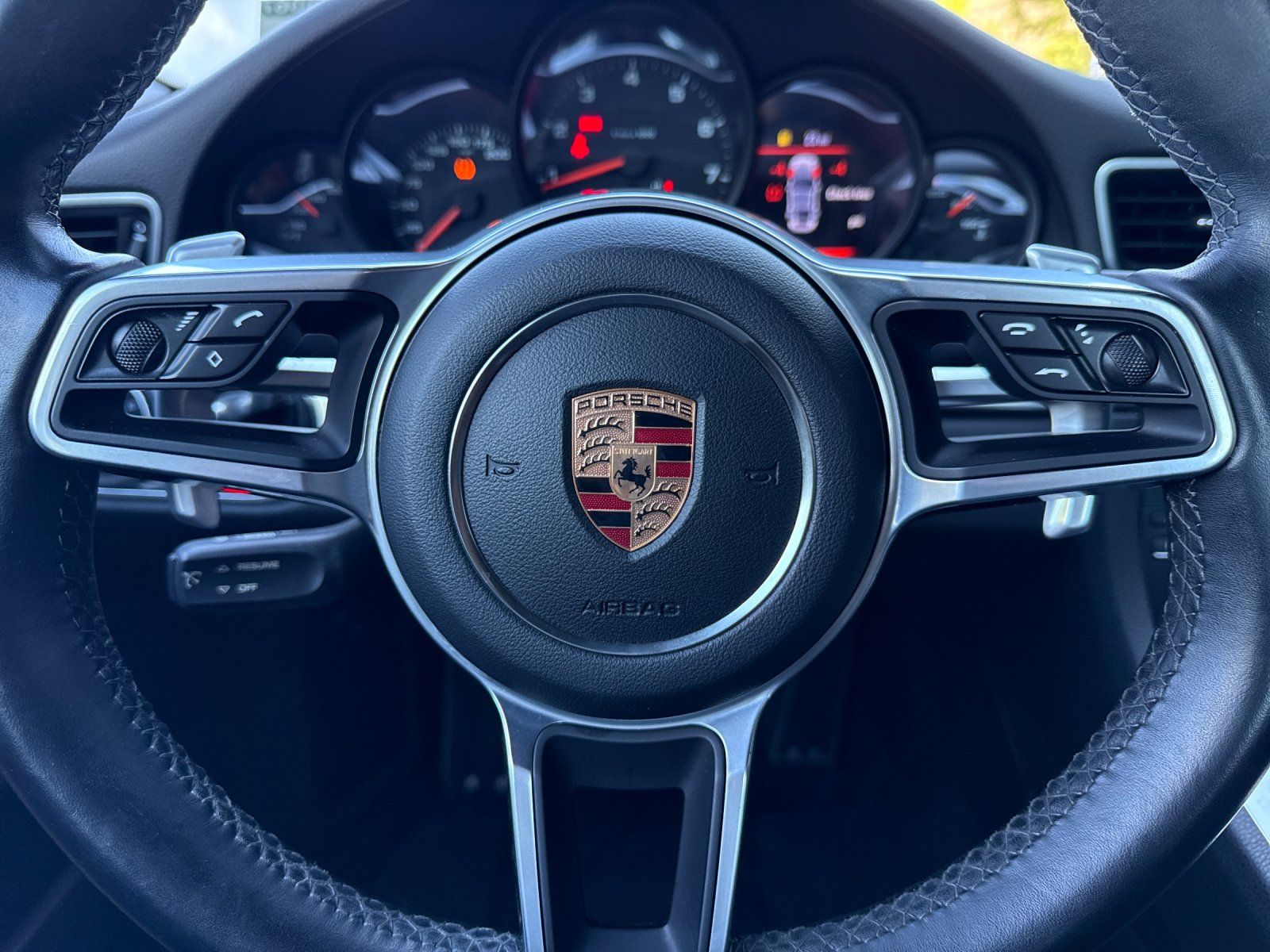 2017 Porsche 911 Carrera — full photo 23 of 28