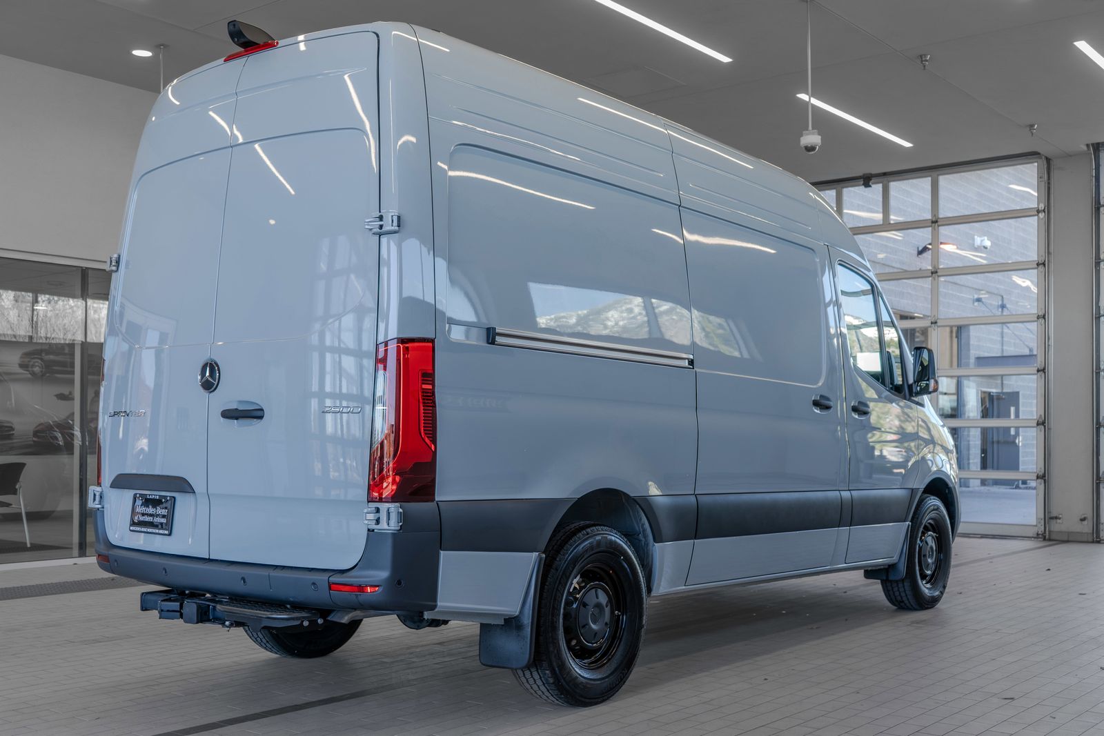 2025 Mercedes-Benz Sprinter 2500 Cargo 144 WB — foto completa 25 de 34