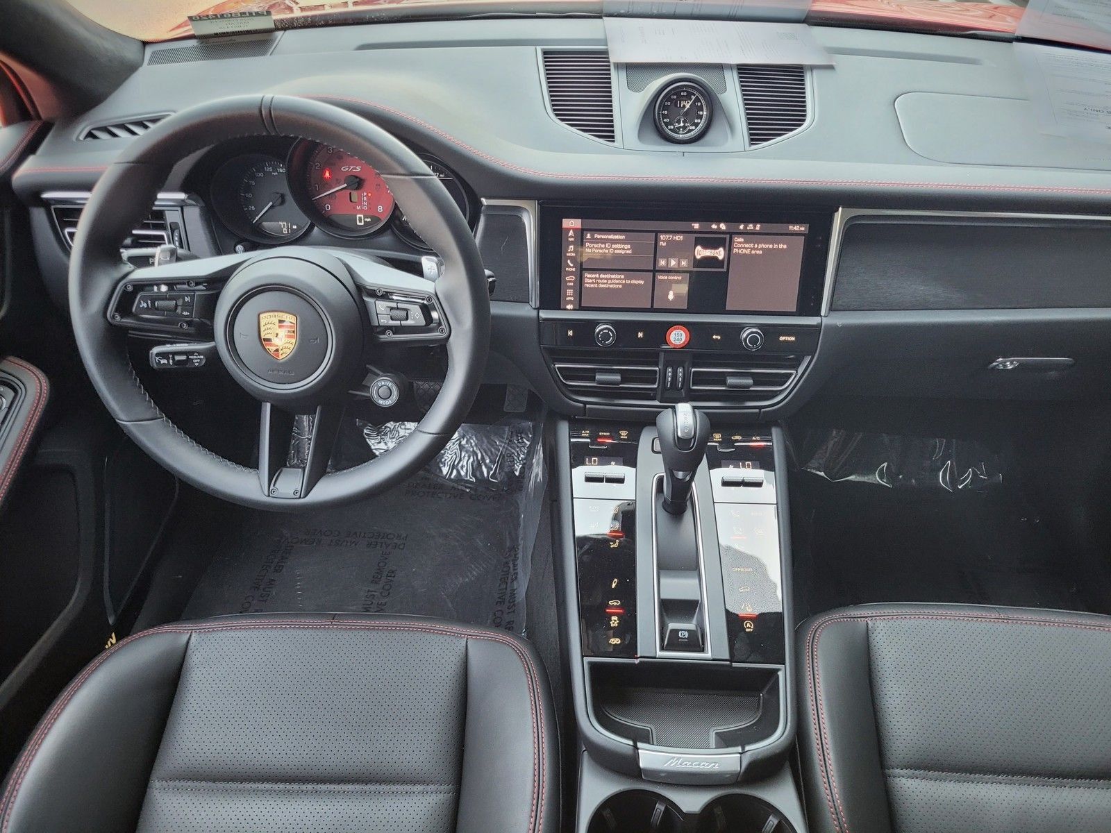 2026 Porsche Macan GTS — full photo 13 of 28