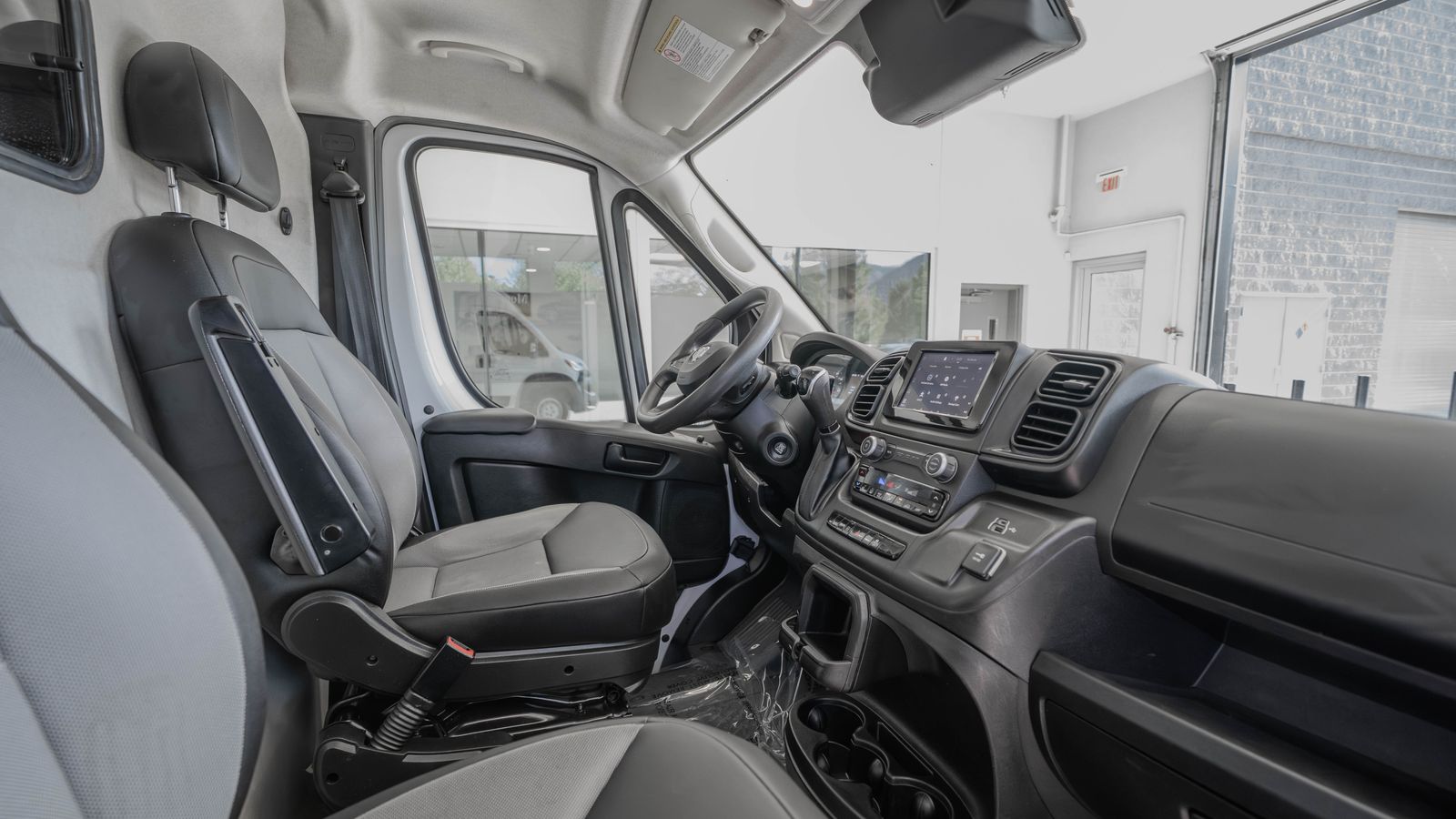 2025 Ram ProMaster 2500 High Roof — full photo 17 of 34