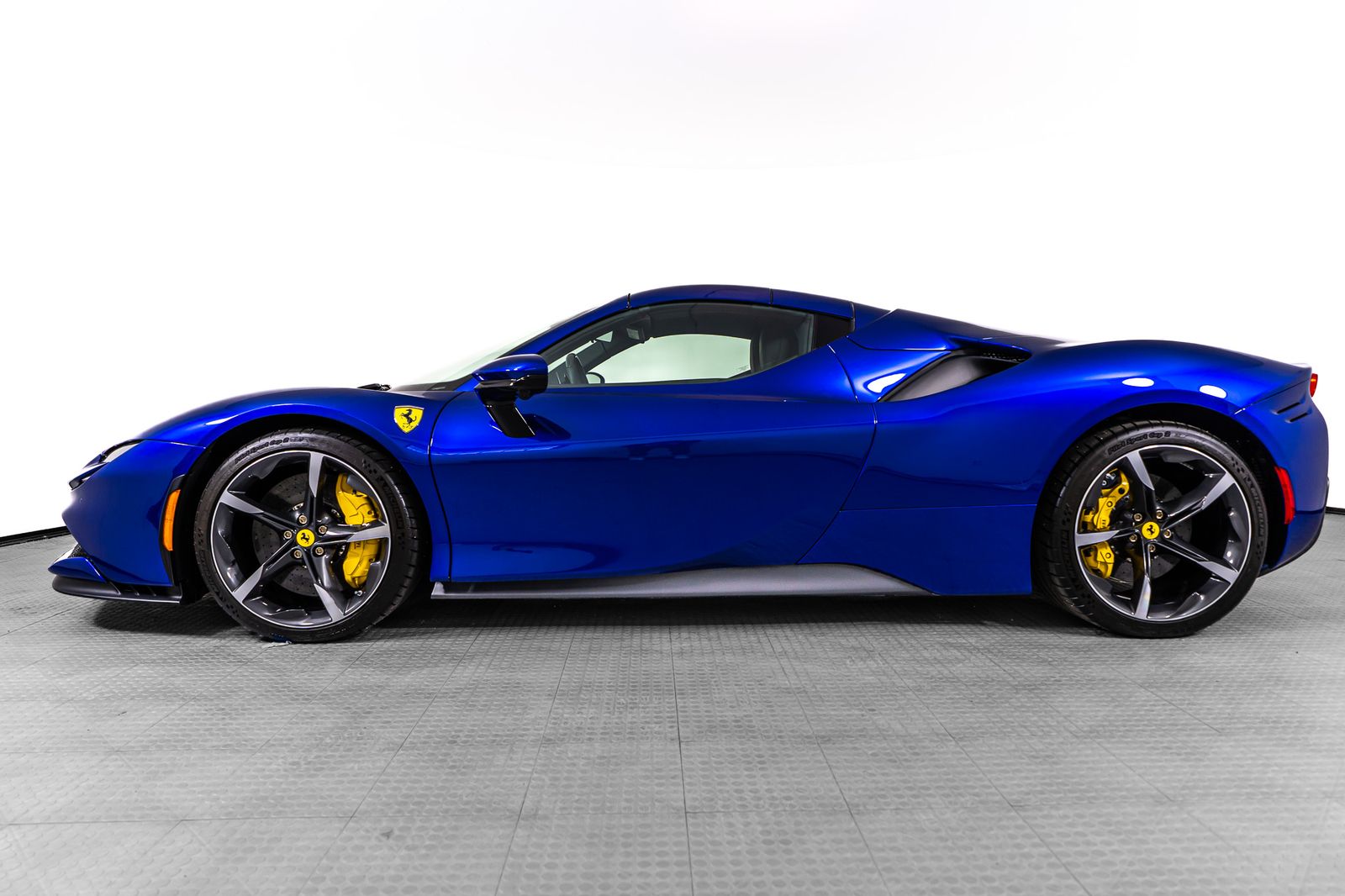 2025 Ferrari SF90 Spider — full photo 63 of 66