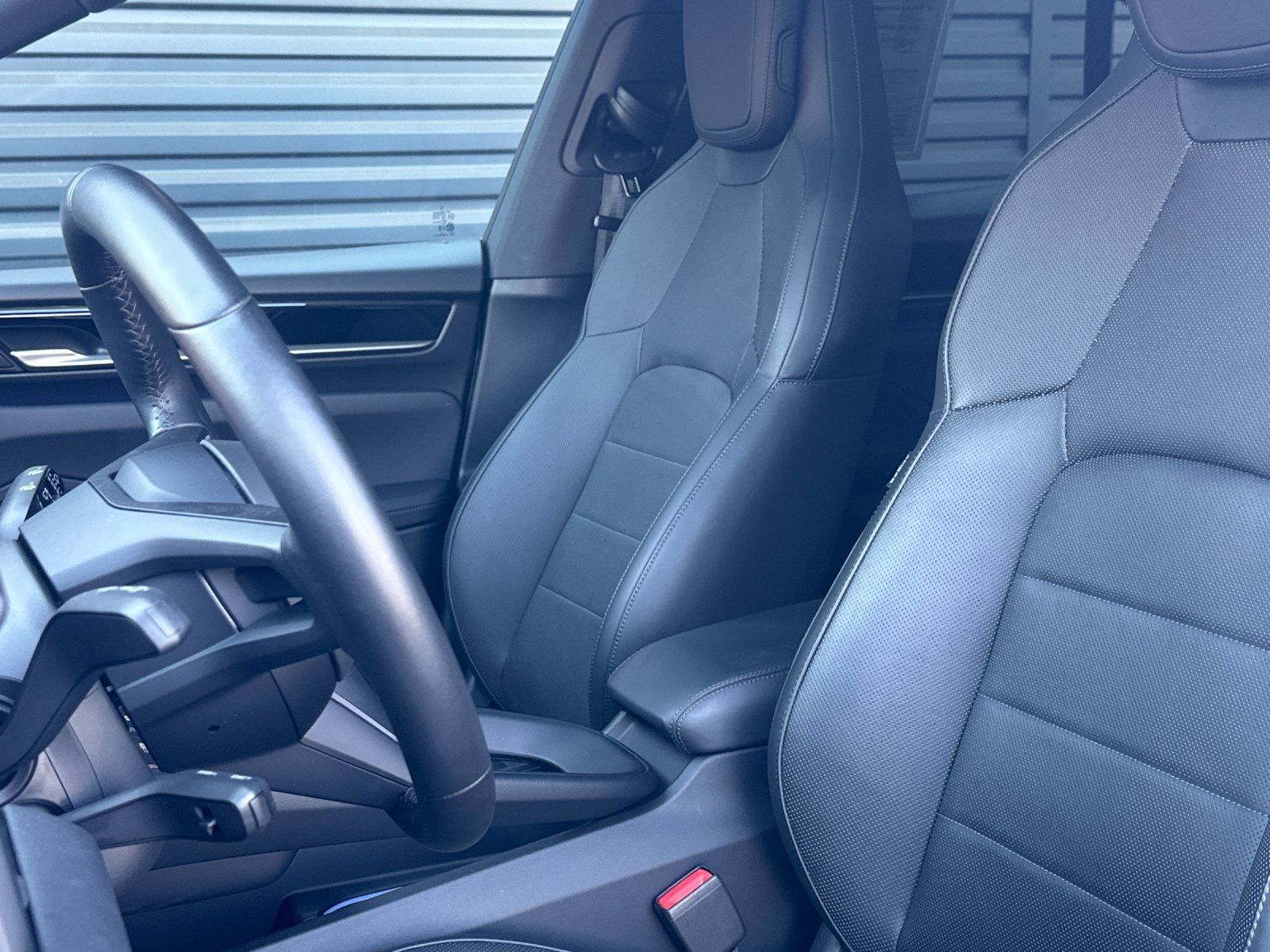 2025 Porsche Macan Electric Base — full photo 5 of 29
