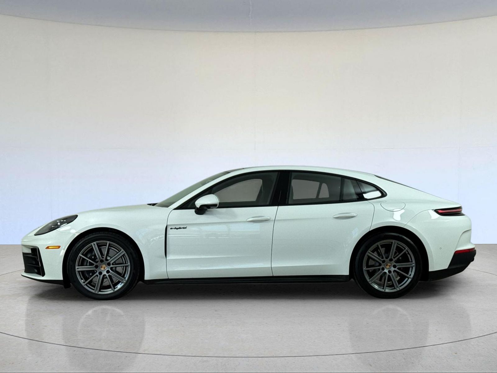2026 Porsche Panamera E-Hybrid 4 — full photo 2 of 30