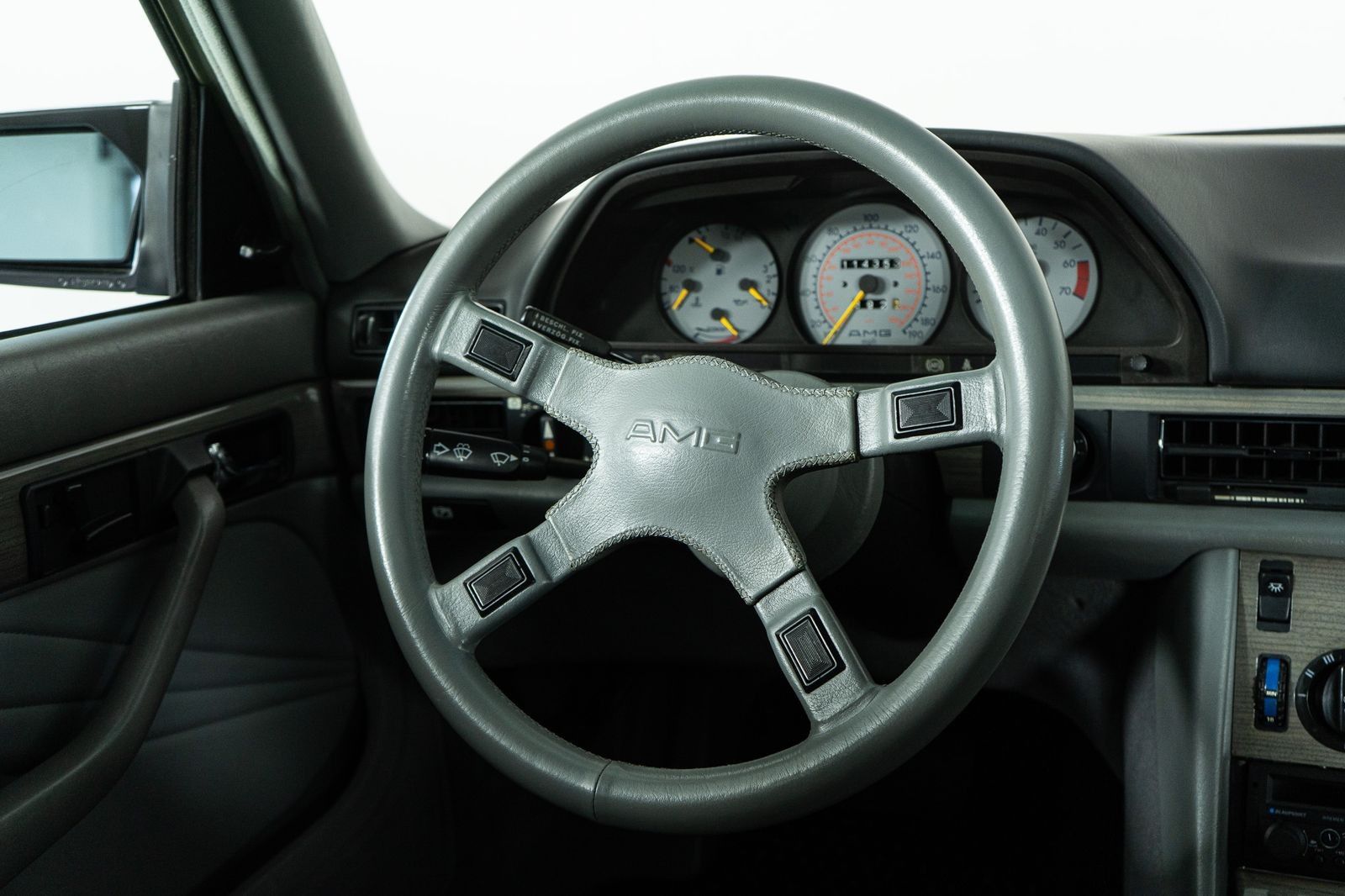 1984 Mercedes-Benz 500-Class 500 SEL — full photo 32 of 58