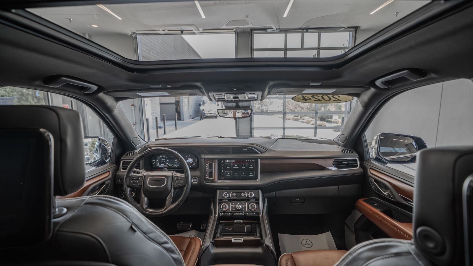2024 GMC Yukon XL Denali Ultimate — full photo 27 of 35
