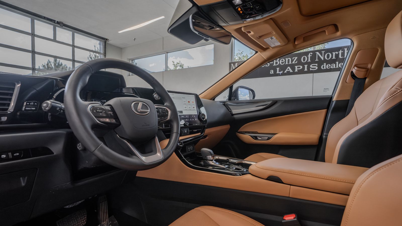 2025 Lexus NX 250 Premium — full photo 5 of 33