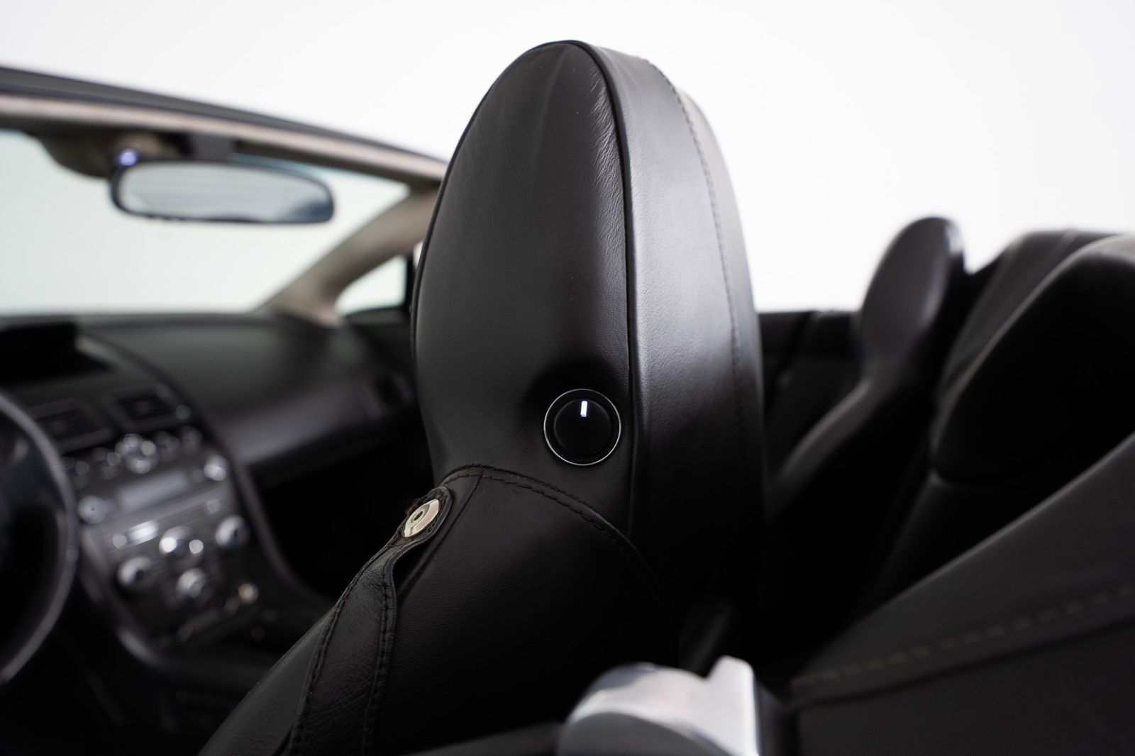 2012 Aston Martin V8 Vantage — foto completa 20 de 49