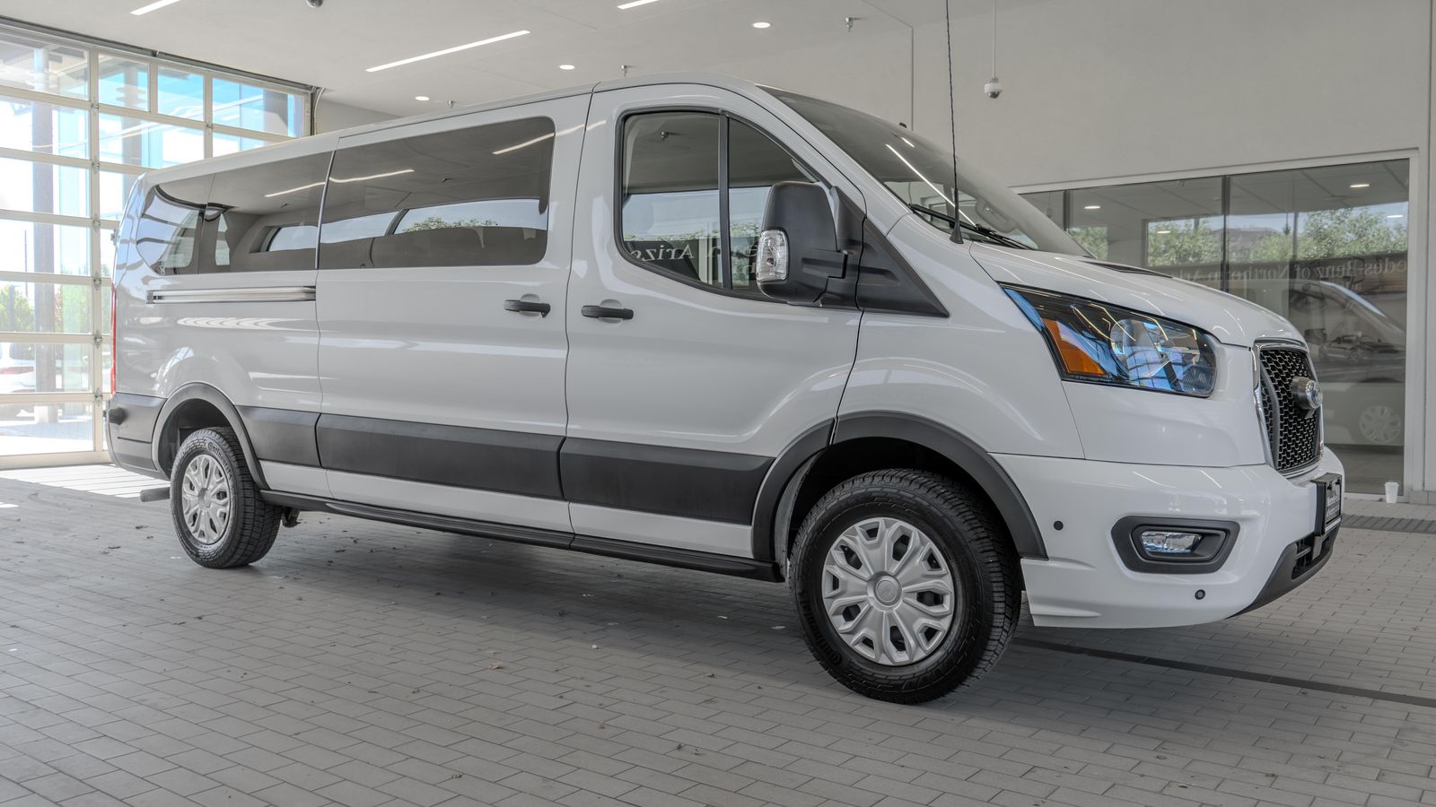 2024 Ford Transit-350 XLT — foto completa 12 de 34