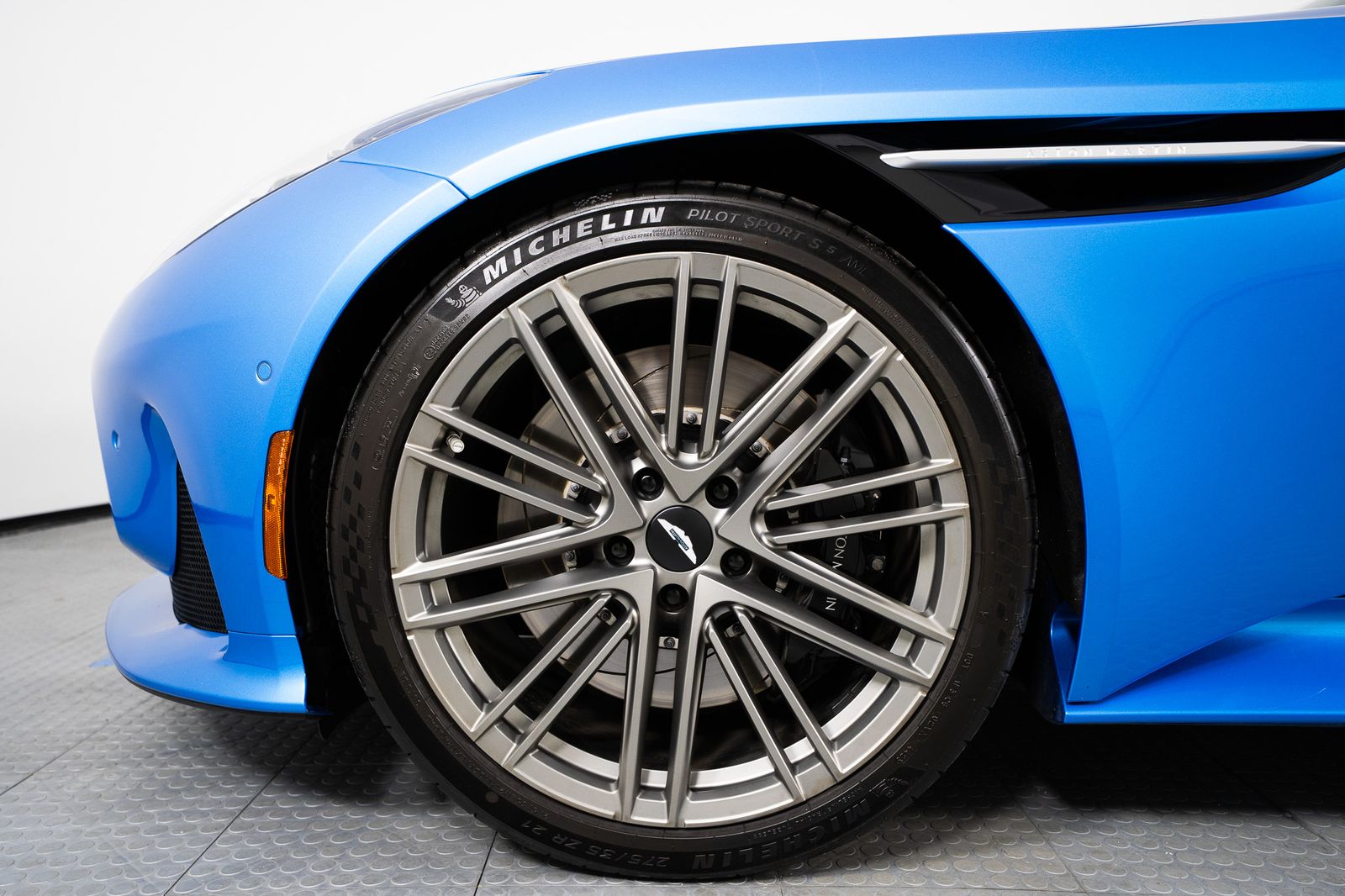 2024 Aston Martin DB12 Volante — full photo 44 of 55