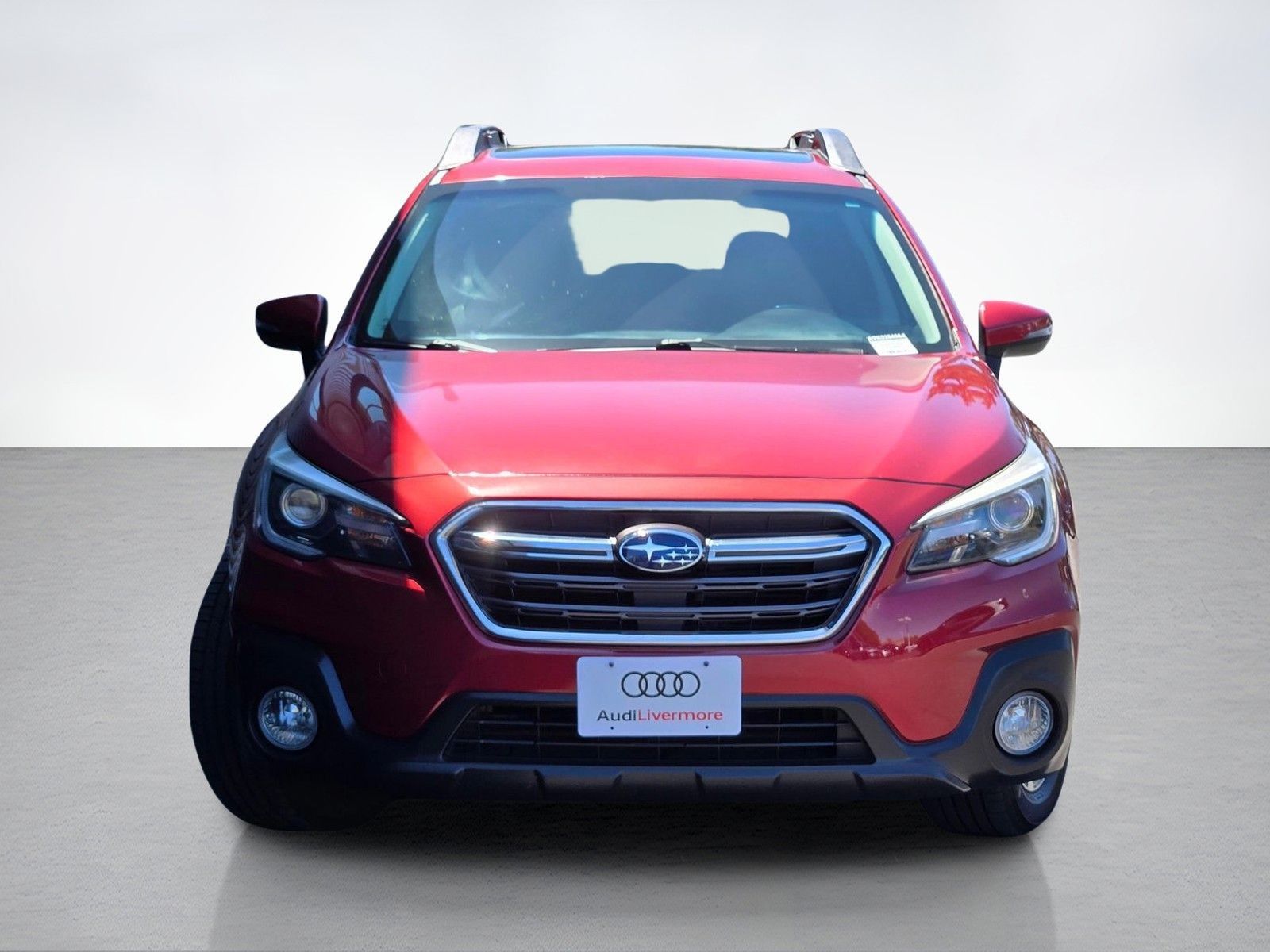 2019 Subaru Outback 2.5i — full photo 2 of 45