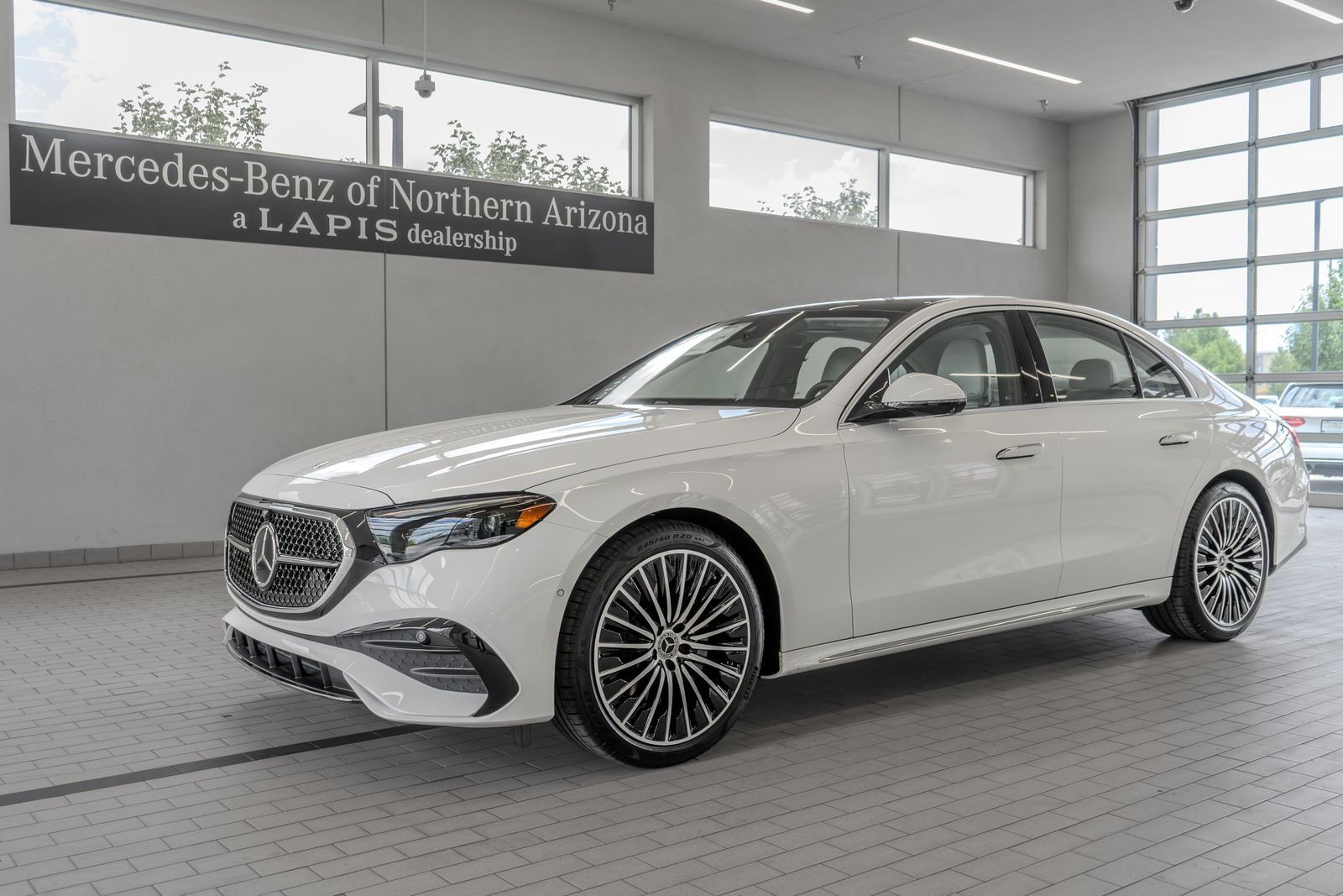 2026 Mercedes-Benz E-Class E 350 — foto completa 3 de 36