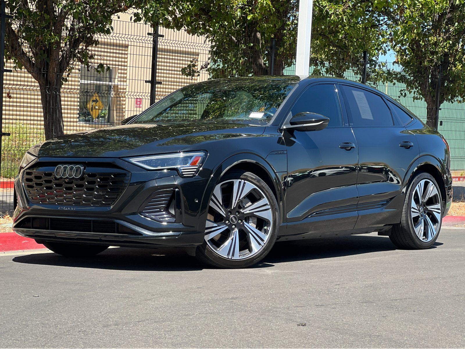 2024 Audi Q8 Sportback e-tron Prestige — foto completa 1 de 28
