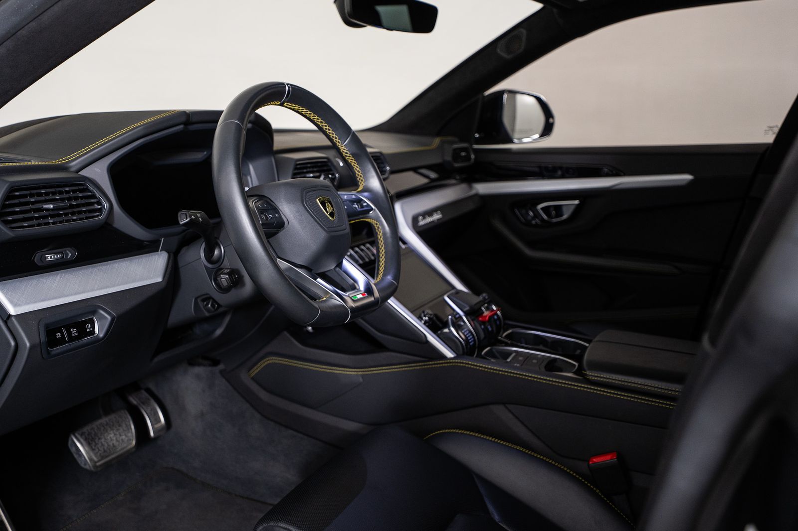 2020 Lamborghini Urus Base — full photo 20 of 53