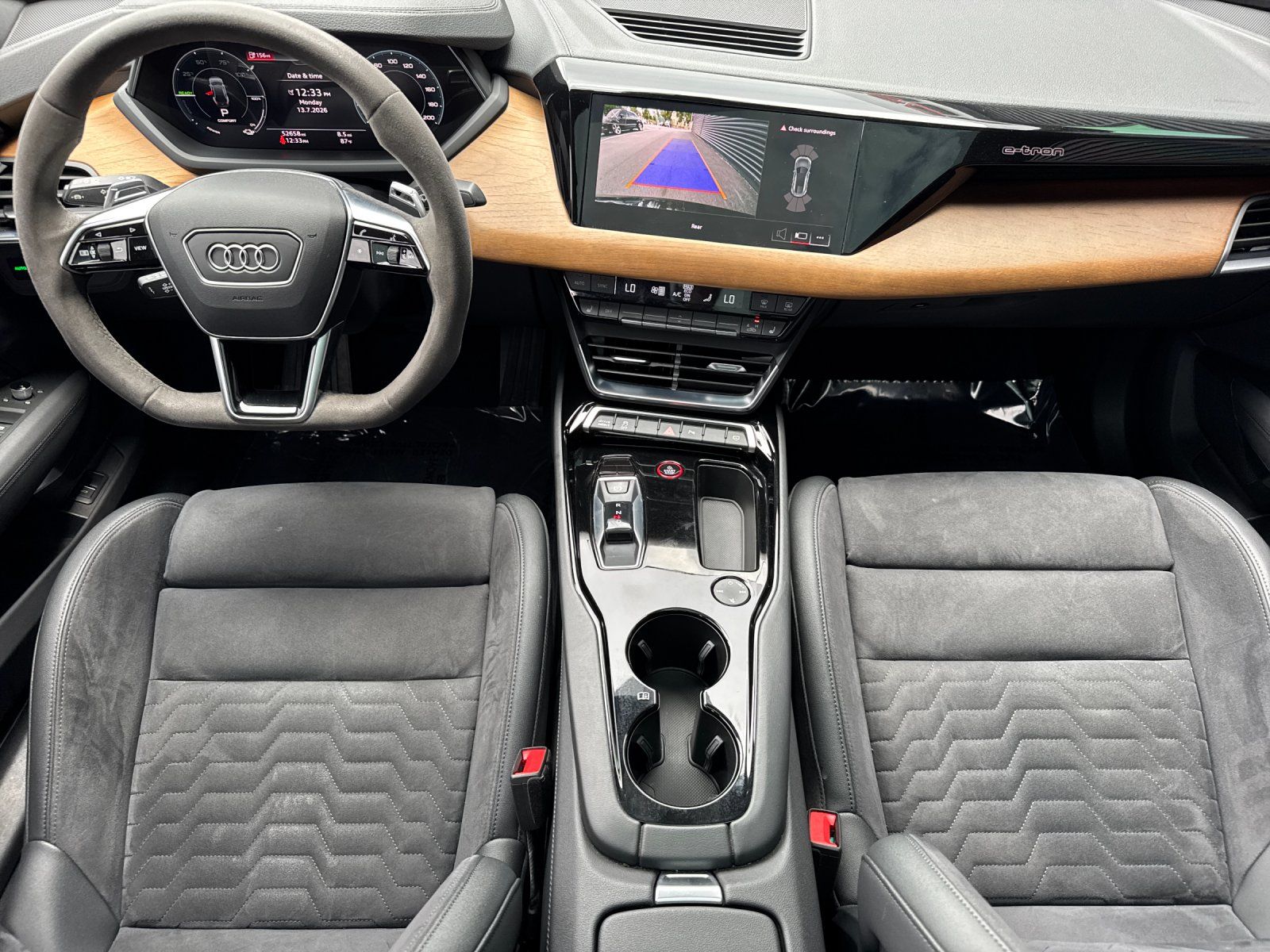 2023 Audi e-tron GT Premium Plus — full photo 13 of 28
