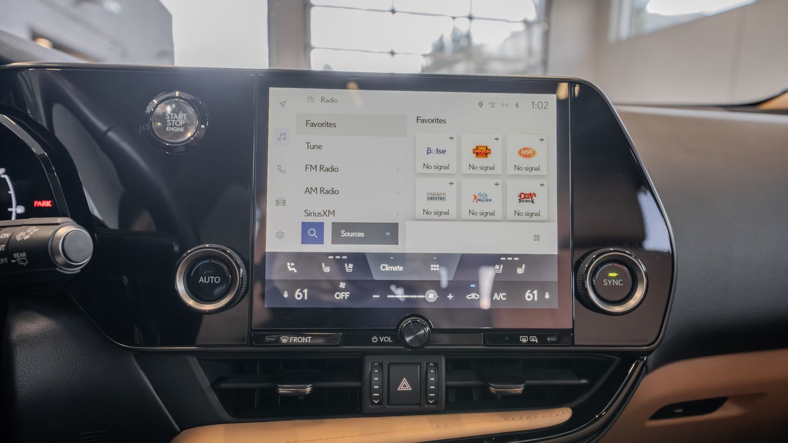 2025 Lexus NX 250 Premium — full photo 19 of 33