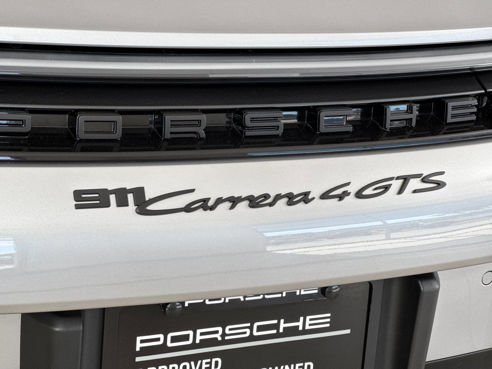 2025 Porsche 911 Carrera 4 GTS — full photo 27 of 28