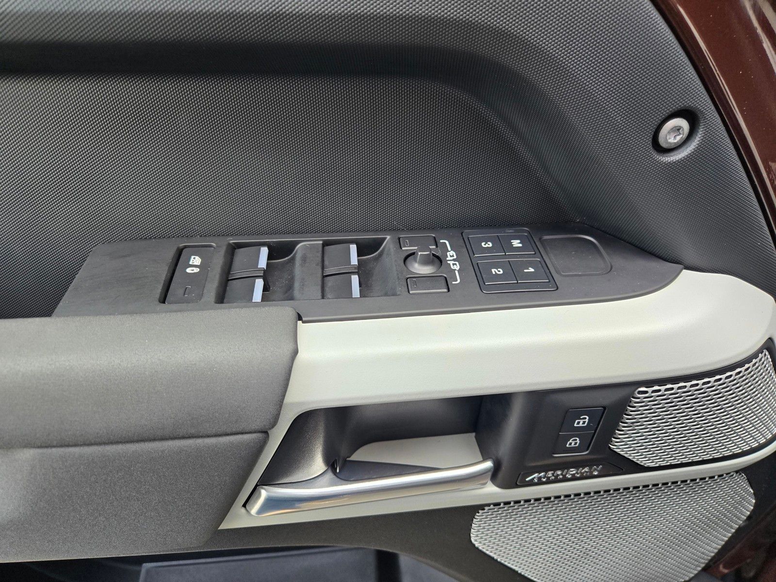 2023 Land Rover Defender 130 SE — foto completa 18 de 45