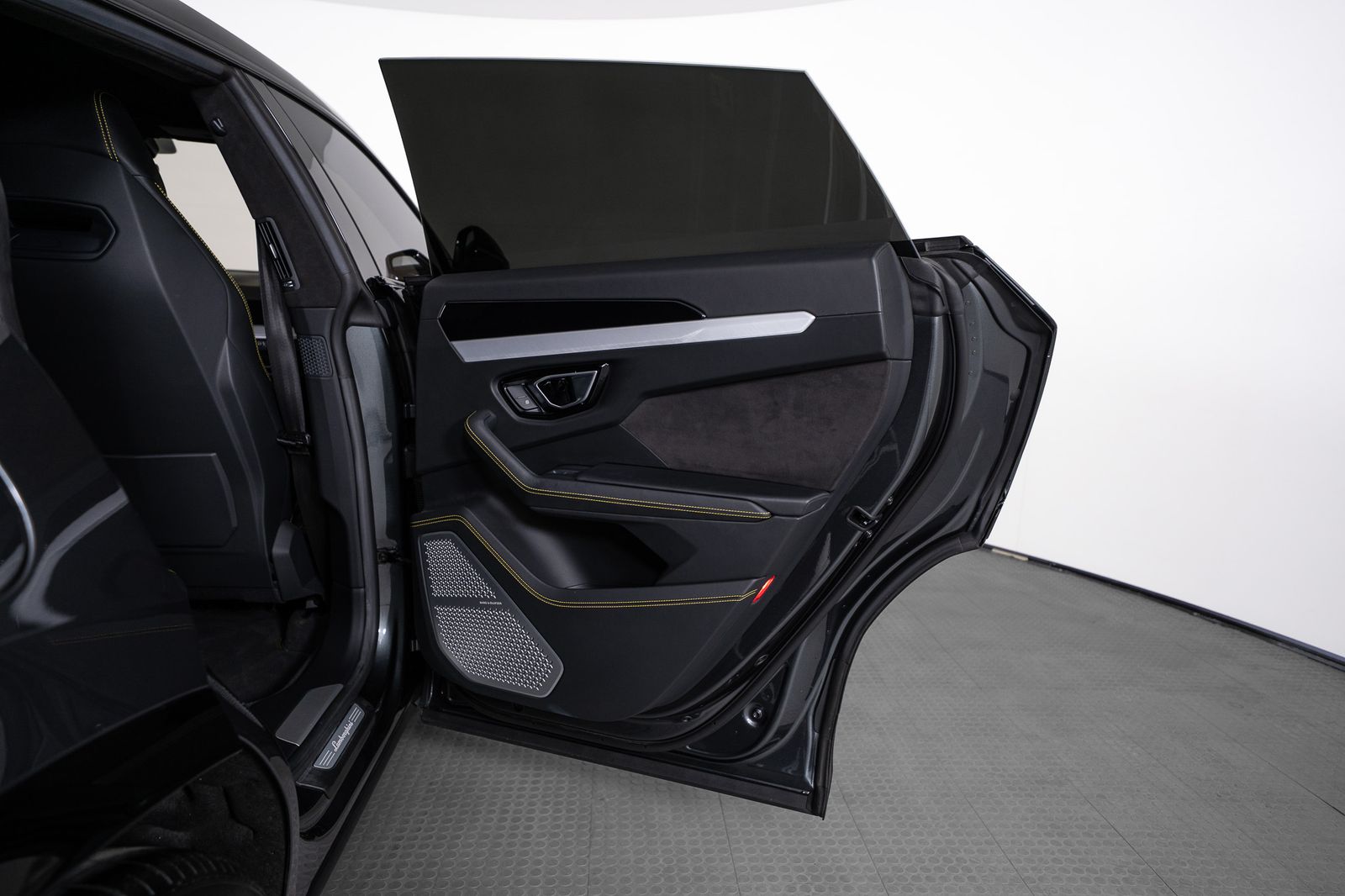 2020 Lamborghini Urus Base — full photo 29 of 53