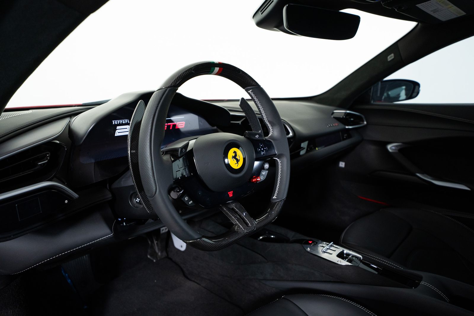 2025 Ferrari 296 GTB — foto completa 24 de 51