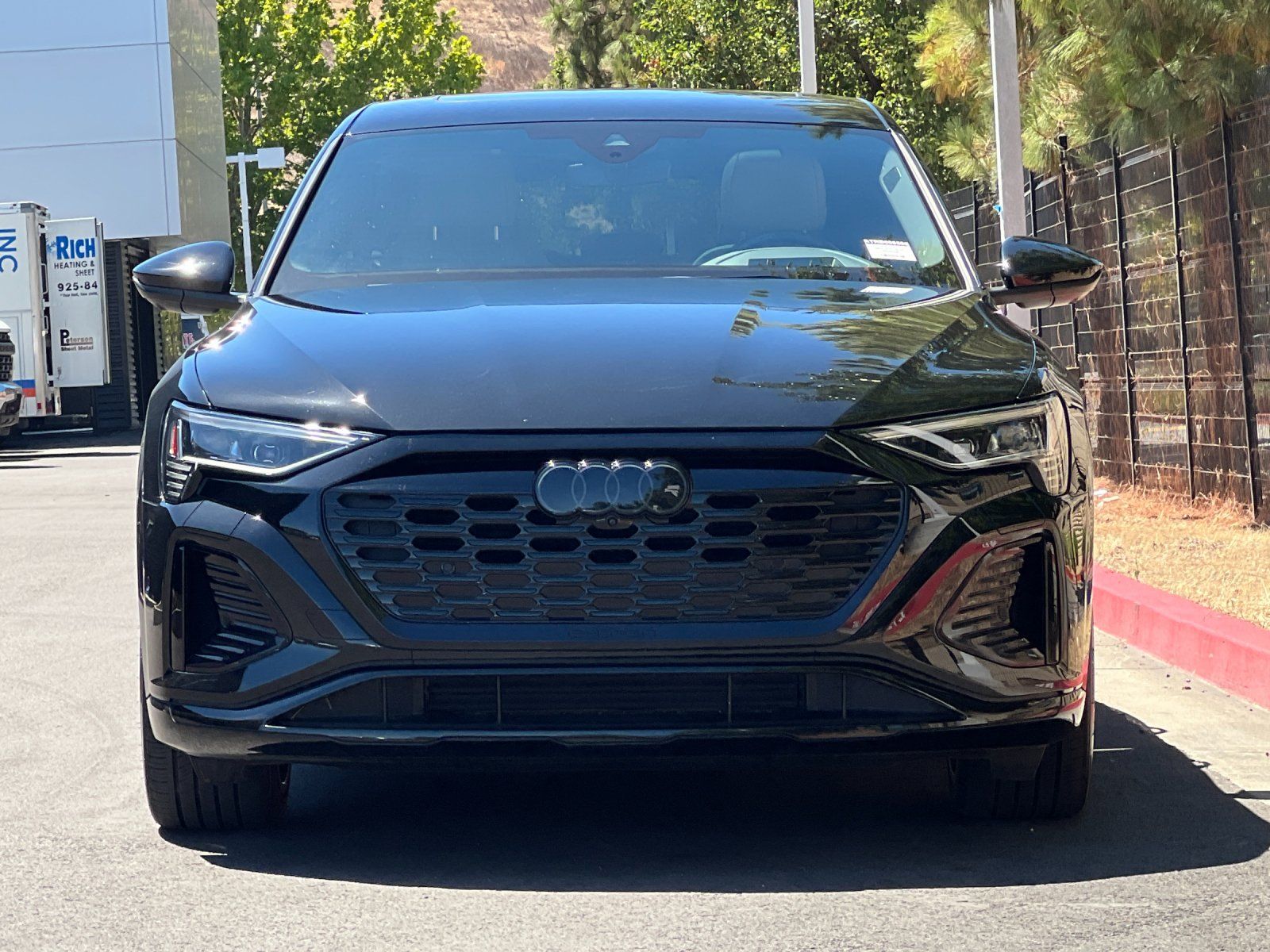 2024 Audi Q8 Sportback e-tron Prestige — foto completa 8 de 28