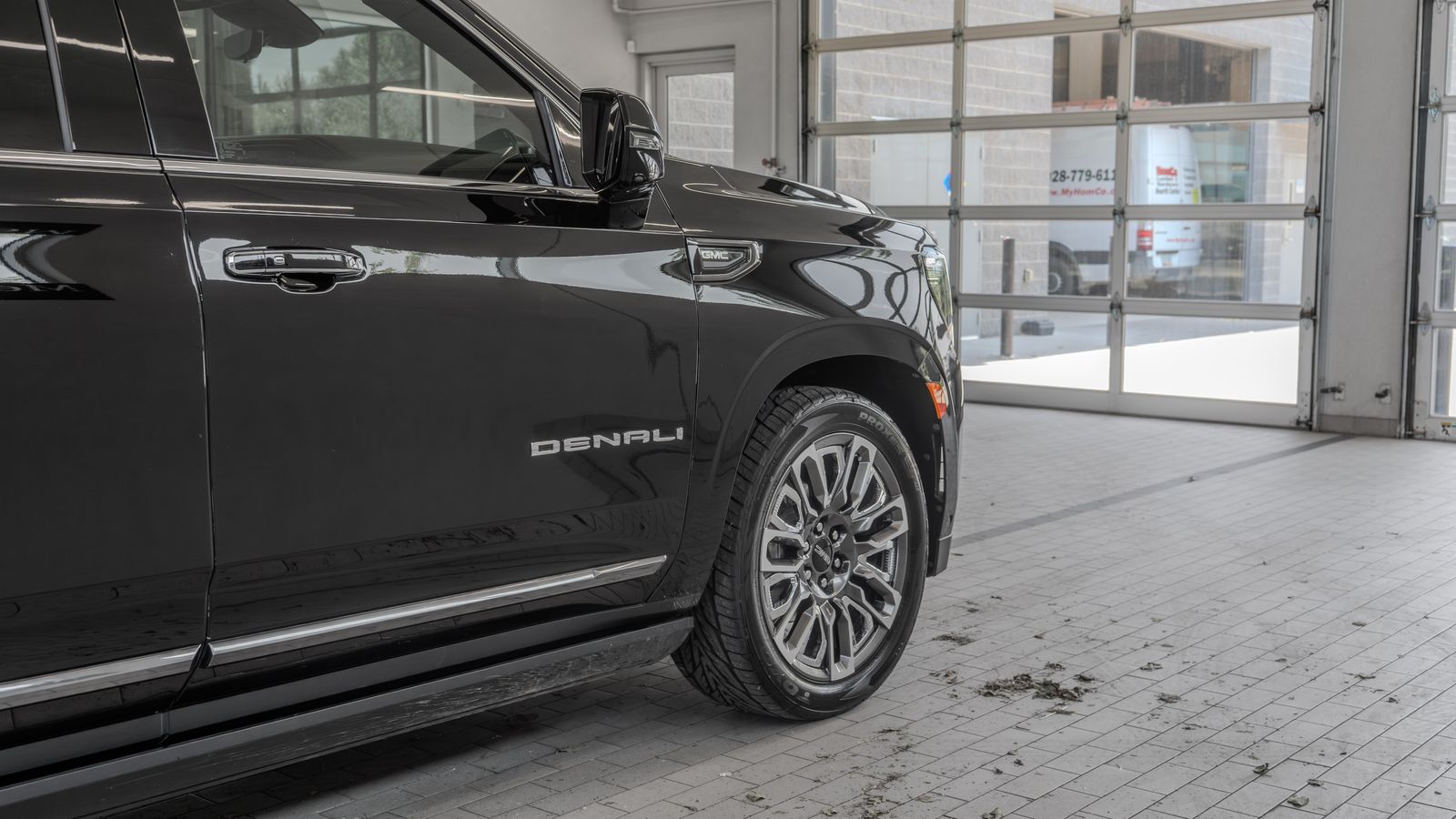 2024 GMC Yukon XL Denali Ultimate — full photo 30 of 35