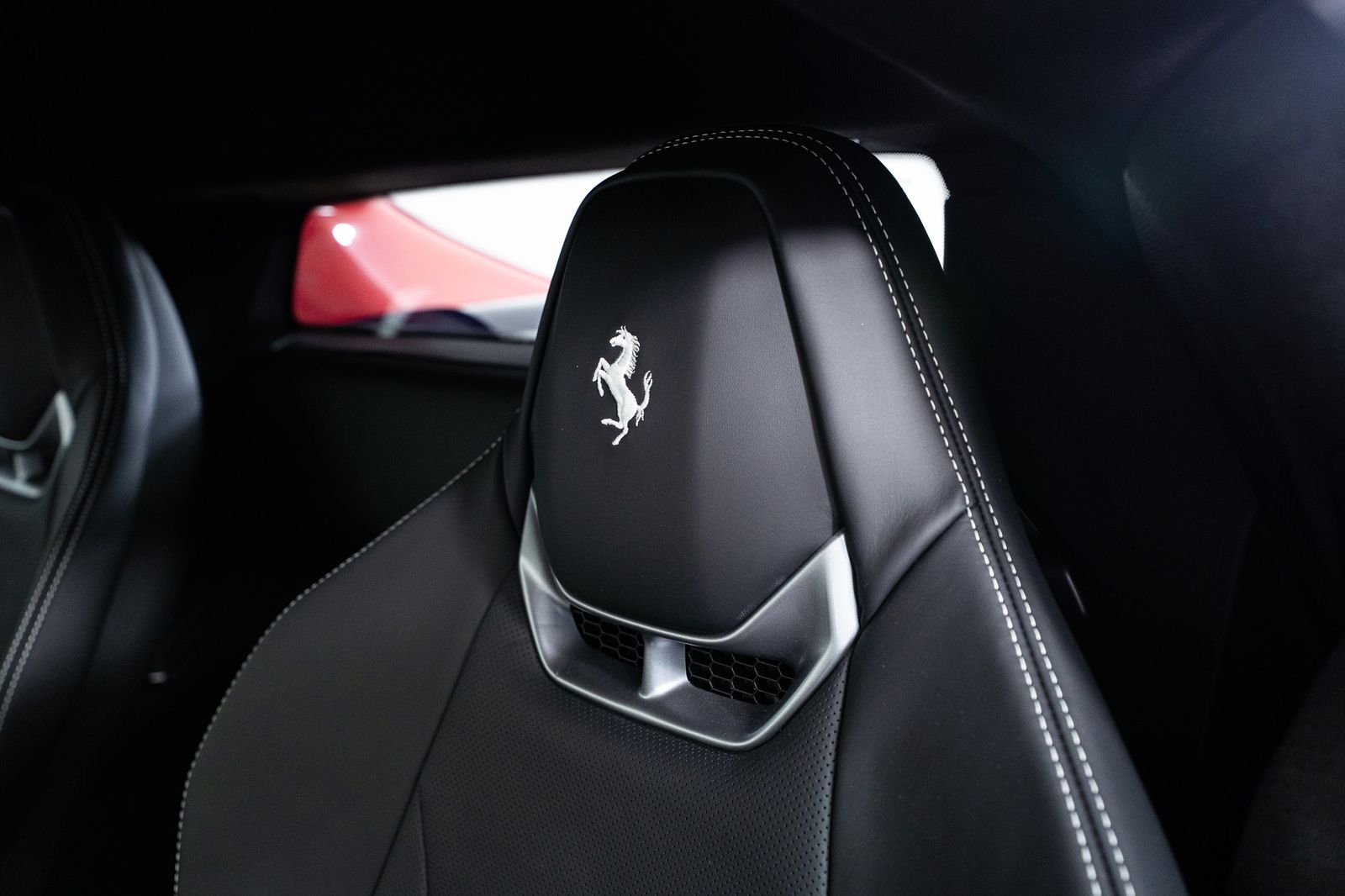 2025 Ferrari 296 GTB — foto completa 40 de 51