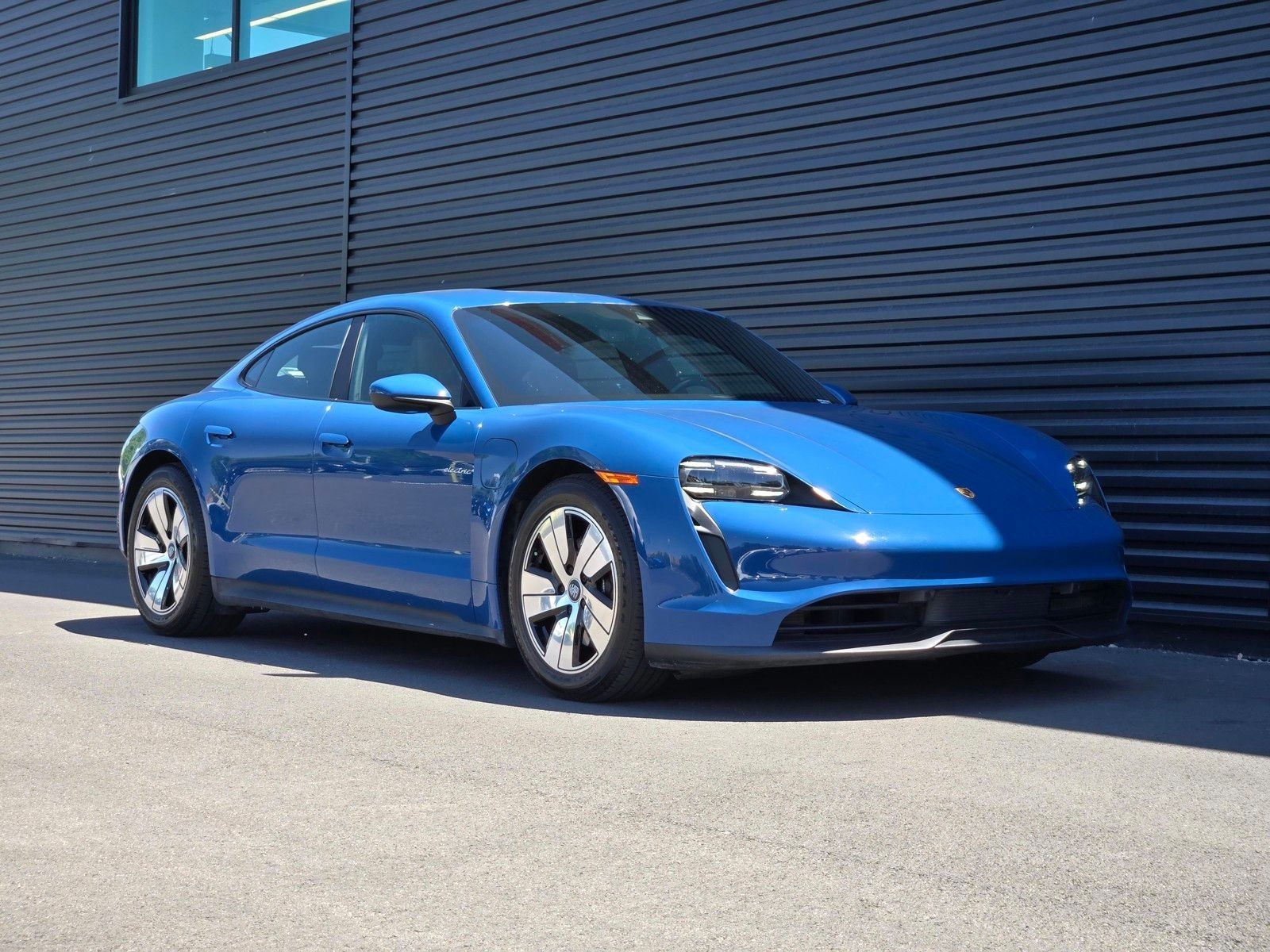 2023 Porsche Taycan Base — foto completa 9 de 27