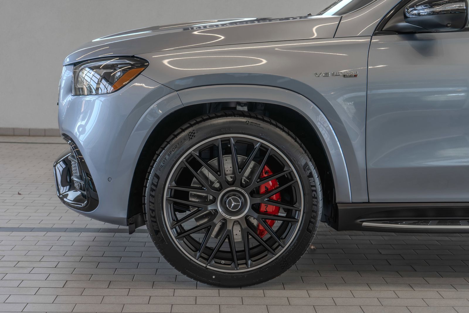 2026 Mercedes-Benz GLS GLS 63 AMG® — foto completa 4 de 36