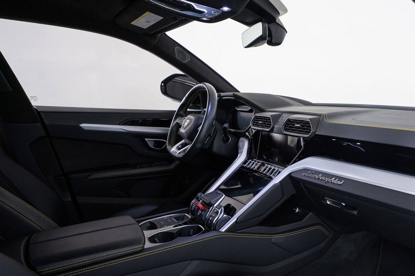 2020 Lamborghini Urus Base — full photo 25 of 53