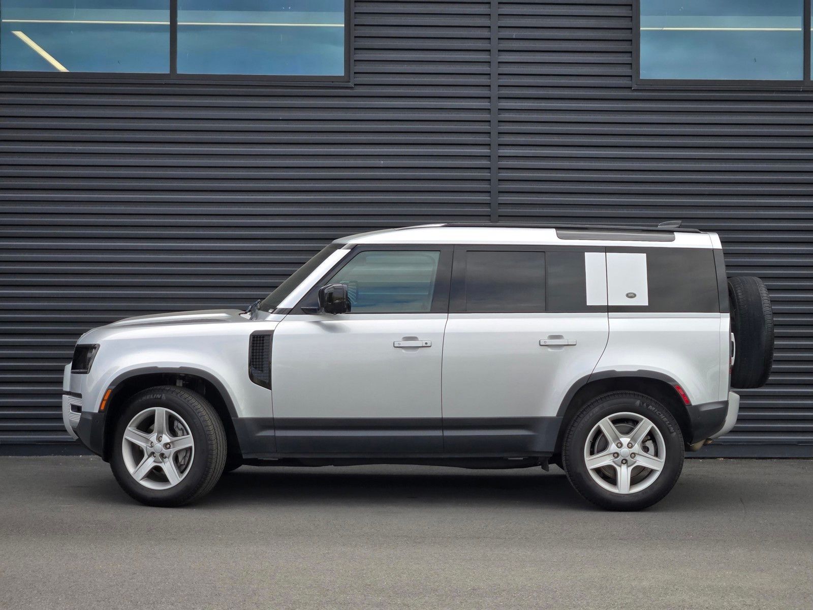 2020 Land Rover Defender 110 SE — foto completa 3 de 45