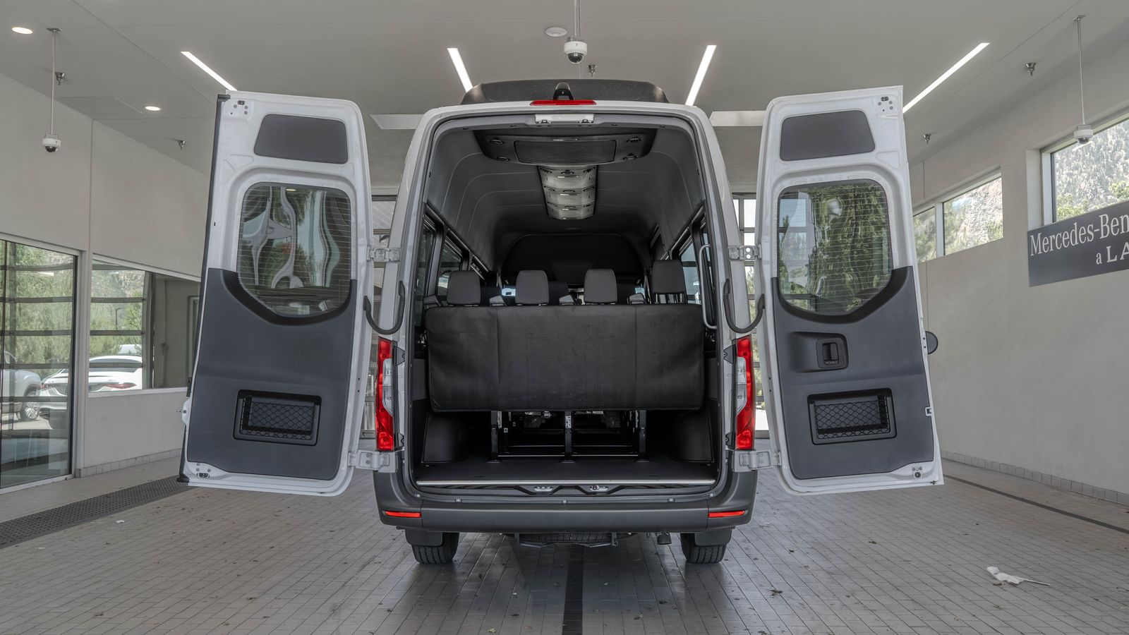 2025 Mercedes-Benz Sprinter 2500 Passenger 170 WB — full photo 16 of 35
