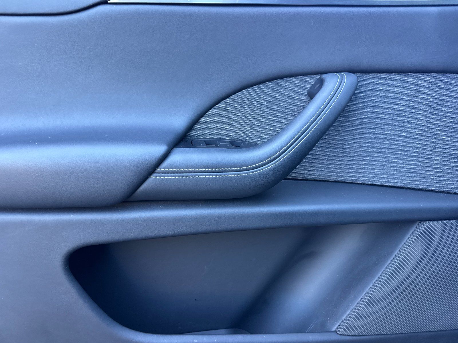 2024 Tesla Model X Base — foto completa 13 de 30