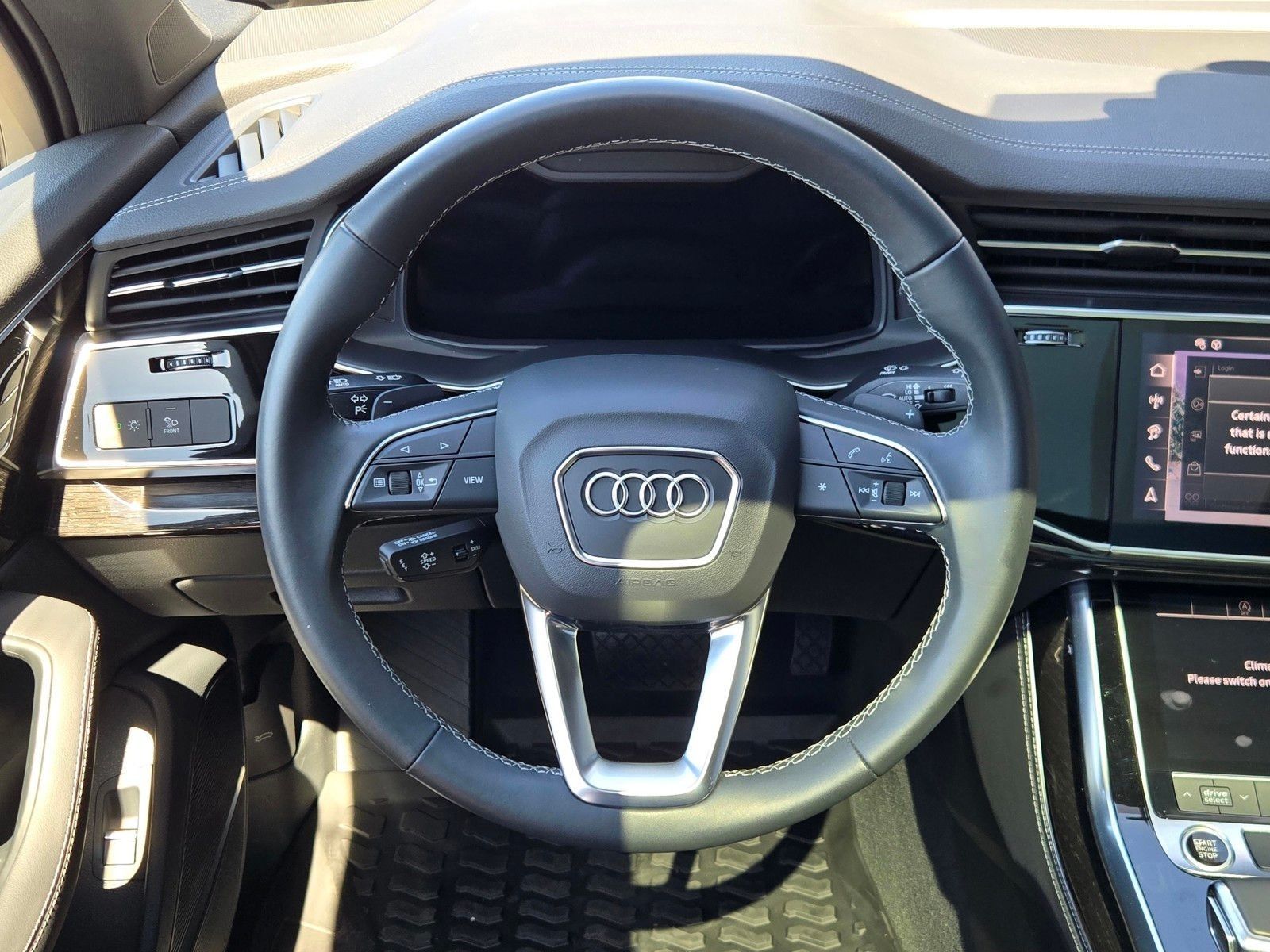 2025 Audi Q7 55 Premium Plus — full photo 14 of 45